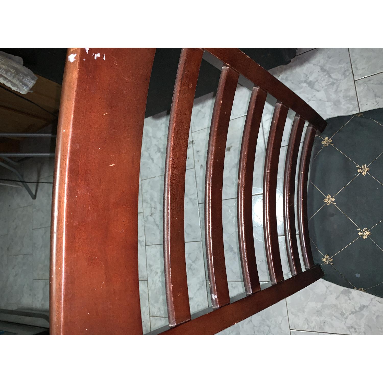 Round Glass Kitchen table w/ 5 Chairs - image-5