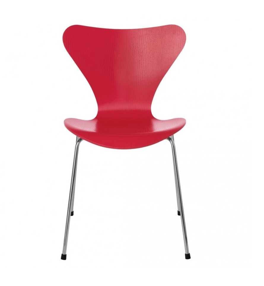 Arne Jacobsen Series 7 3107 Chair in Red Colored Ash
