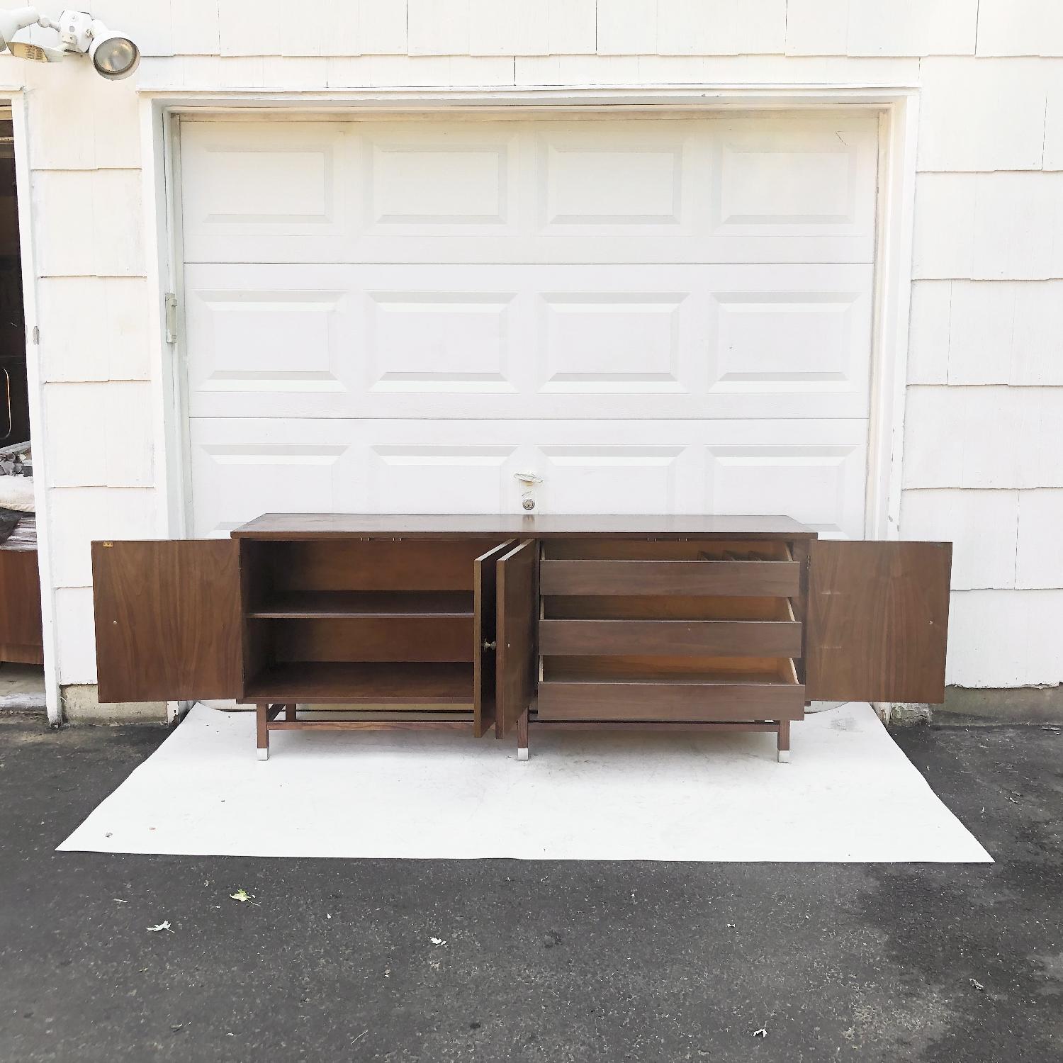 Stanley Furniture Mid-Century Breakfront w/ Hutch - image-7