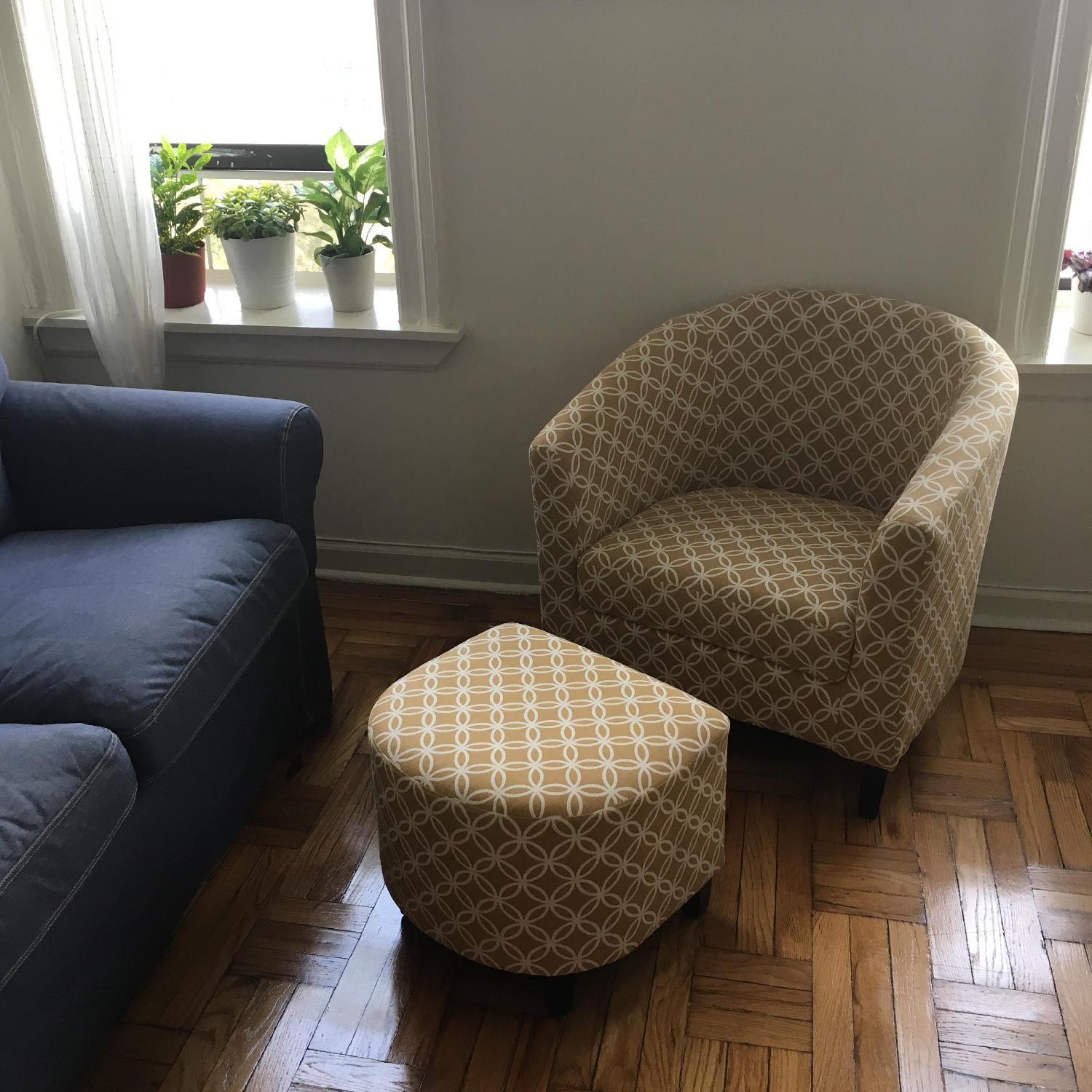 Red Barrel Studio Comfrey Barrel Chair & Ottoman - image-3