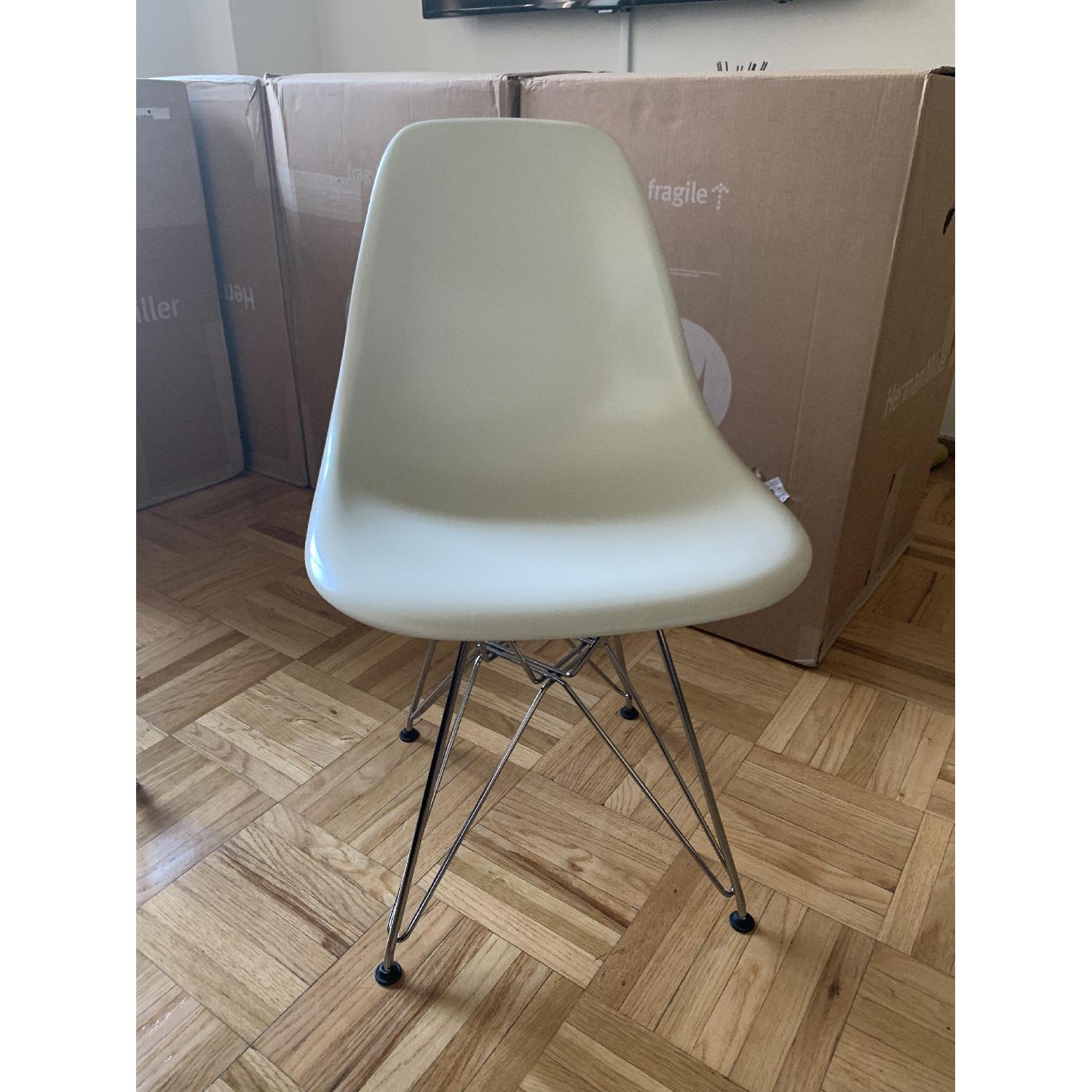 Eames Molded Fiberglass Wire Base Side Chair - image-4
