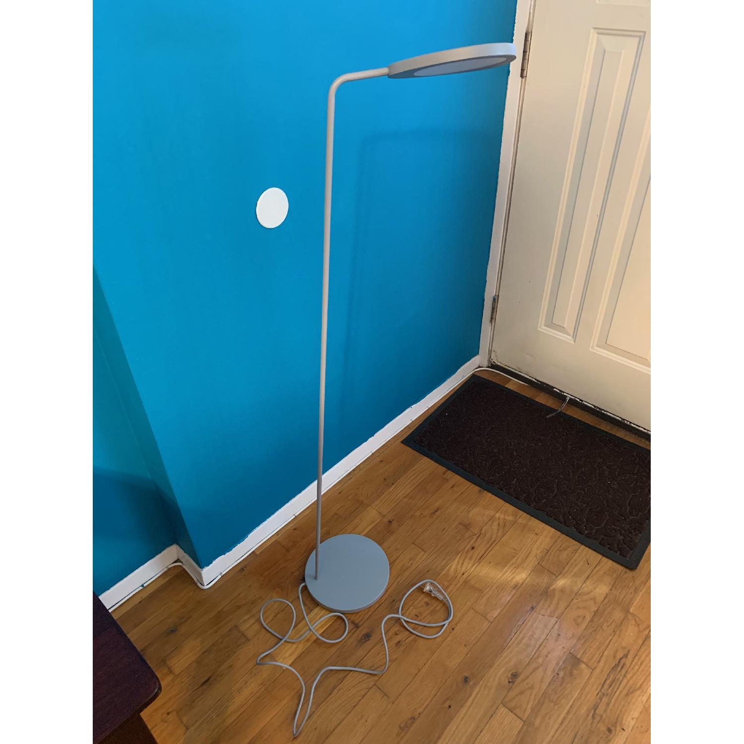 Muuto Leaf Floor Lamp in Grey - image-2