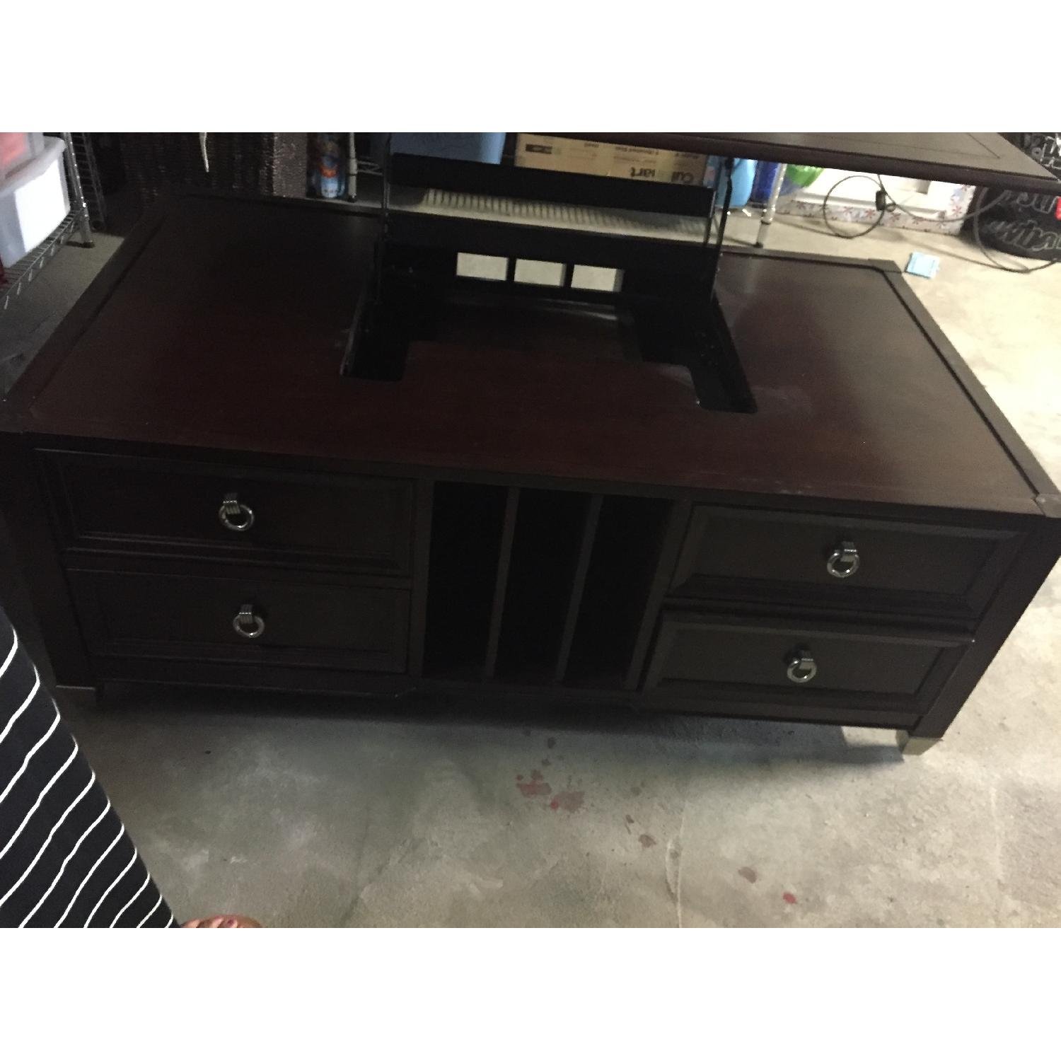 Raymour & Flanigan Darien Lift Top Coffee Table AptDeco