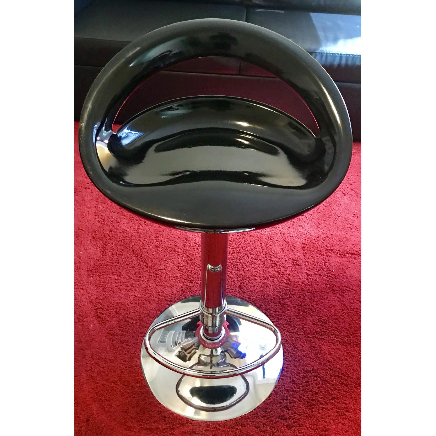 Pneumatic Adjustable Height Swivel Bar Stools - image-4