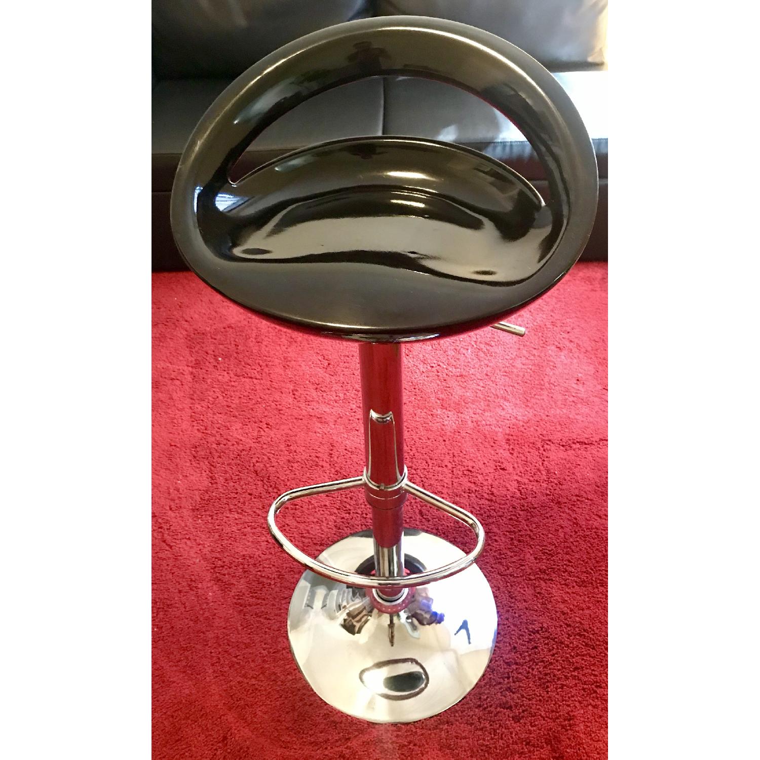 Pneumatic Adjustable Height Swivel Bar Stools - image-3