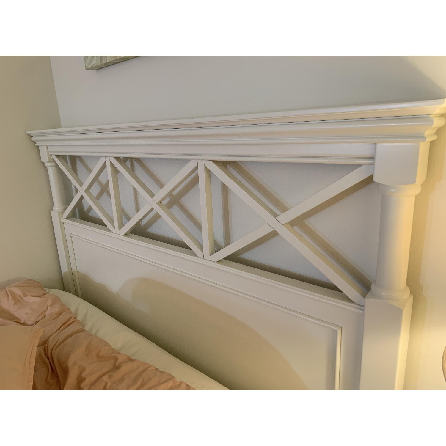 Raymour & Flanigan Retreat Queen Panel Bed - image-6