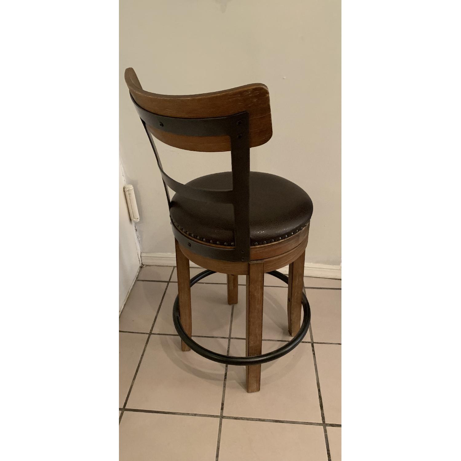 Ashley Furniture Pinnadel Counter Bar Stool AptDeco