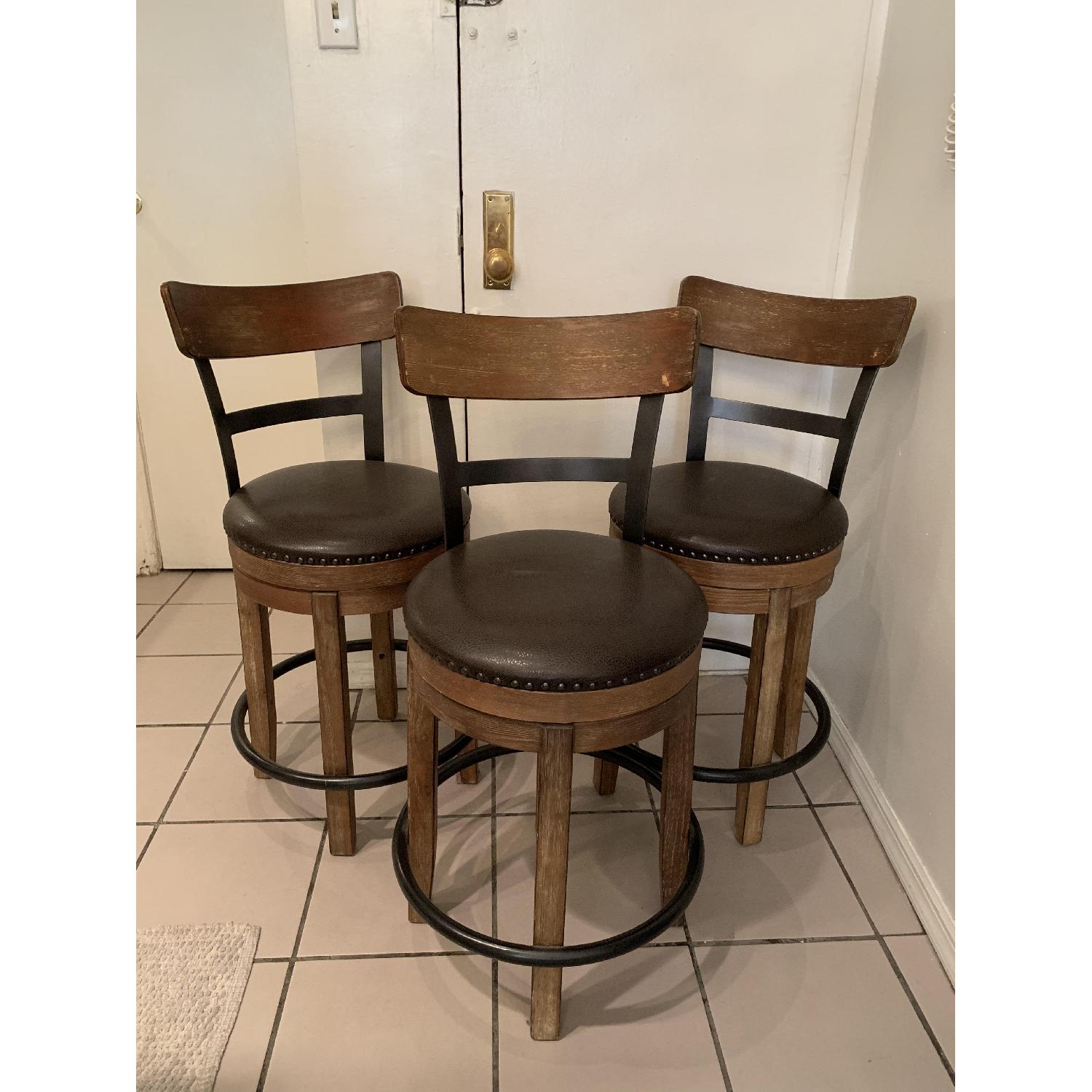 Ashley Furniture Pinnadel Counter Bar Stool - image-3