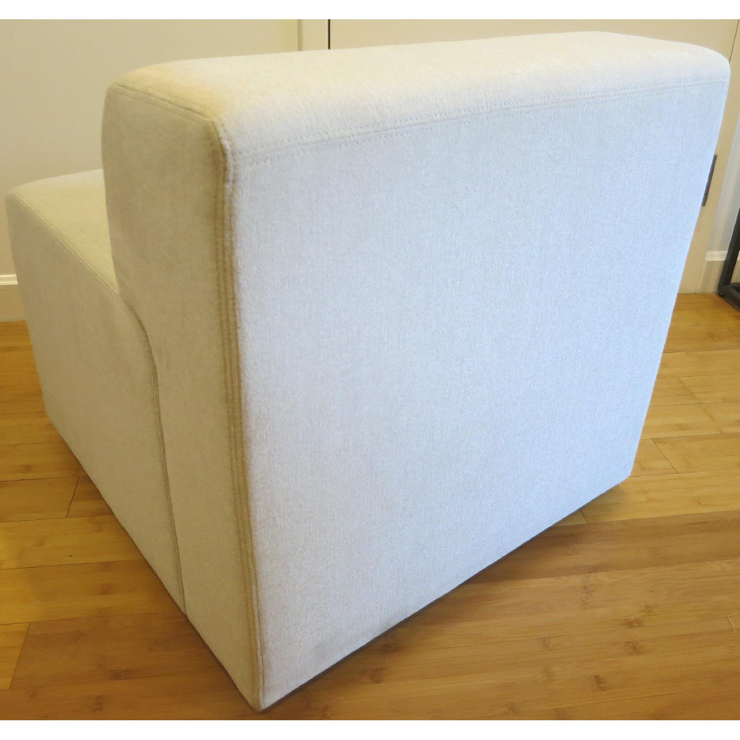 Knoll k. lounge Single Seat Sofa in Stone - image-1