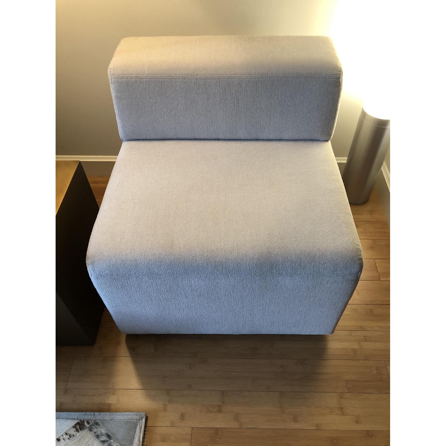 Knoll k. lounge Single Seat Sofa in Stone - image-7