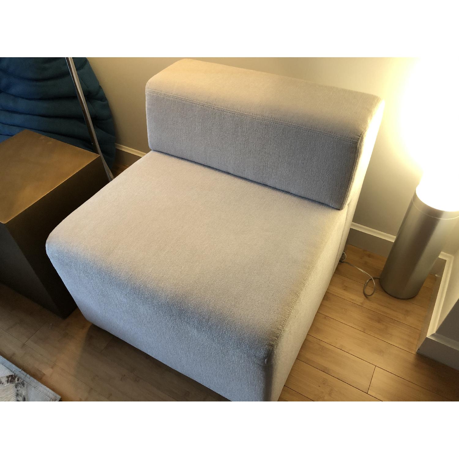 Knoll k. lounge Single Seat Sofa in Stone - image-8