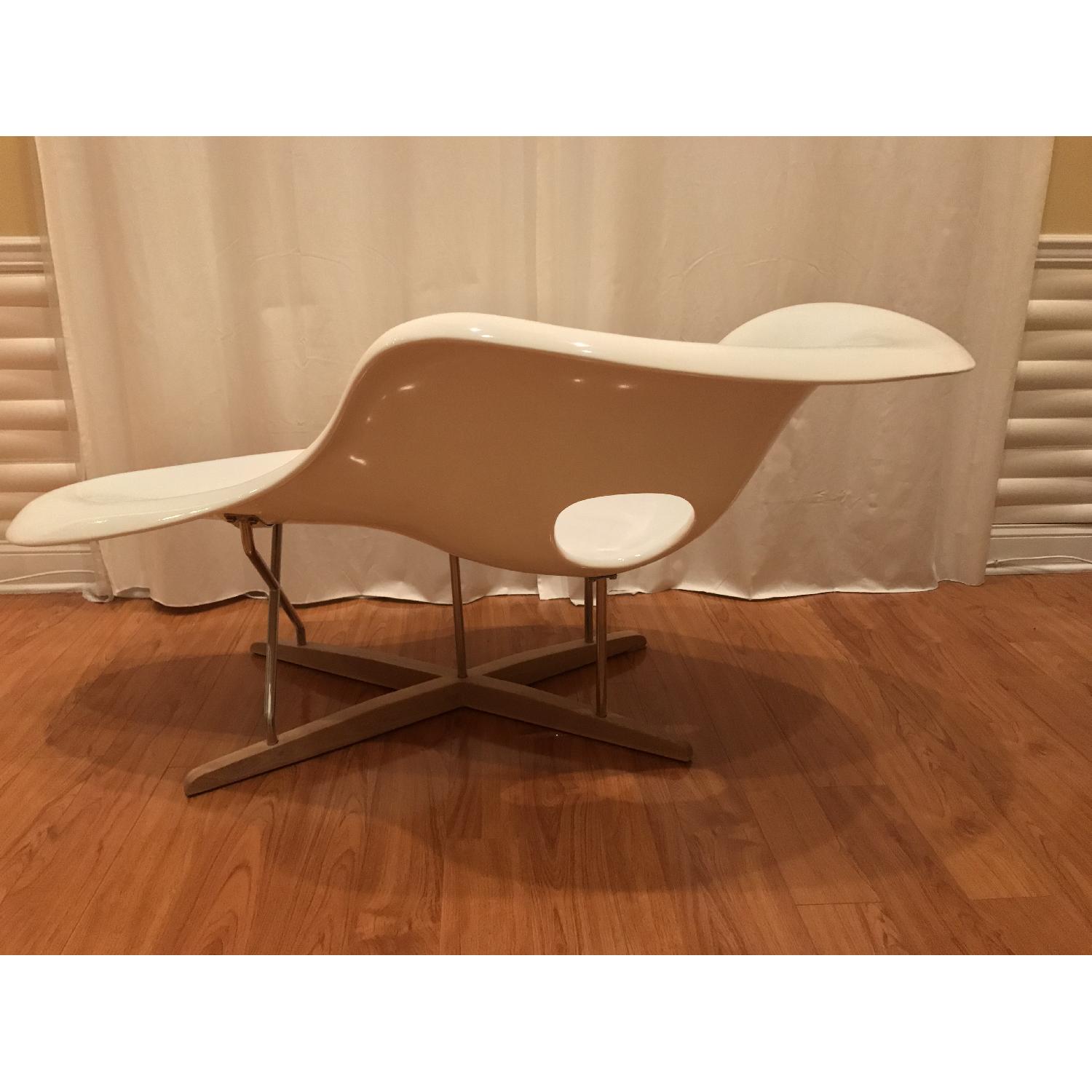 Vitra Eames La Chaise Lounge Reproduction in White - image-3