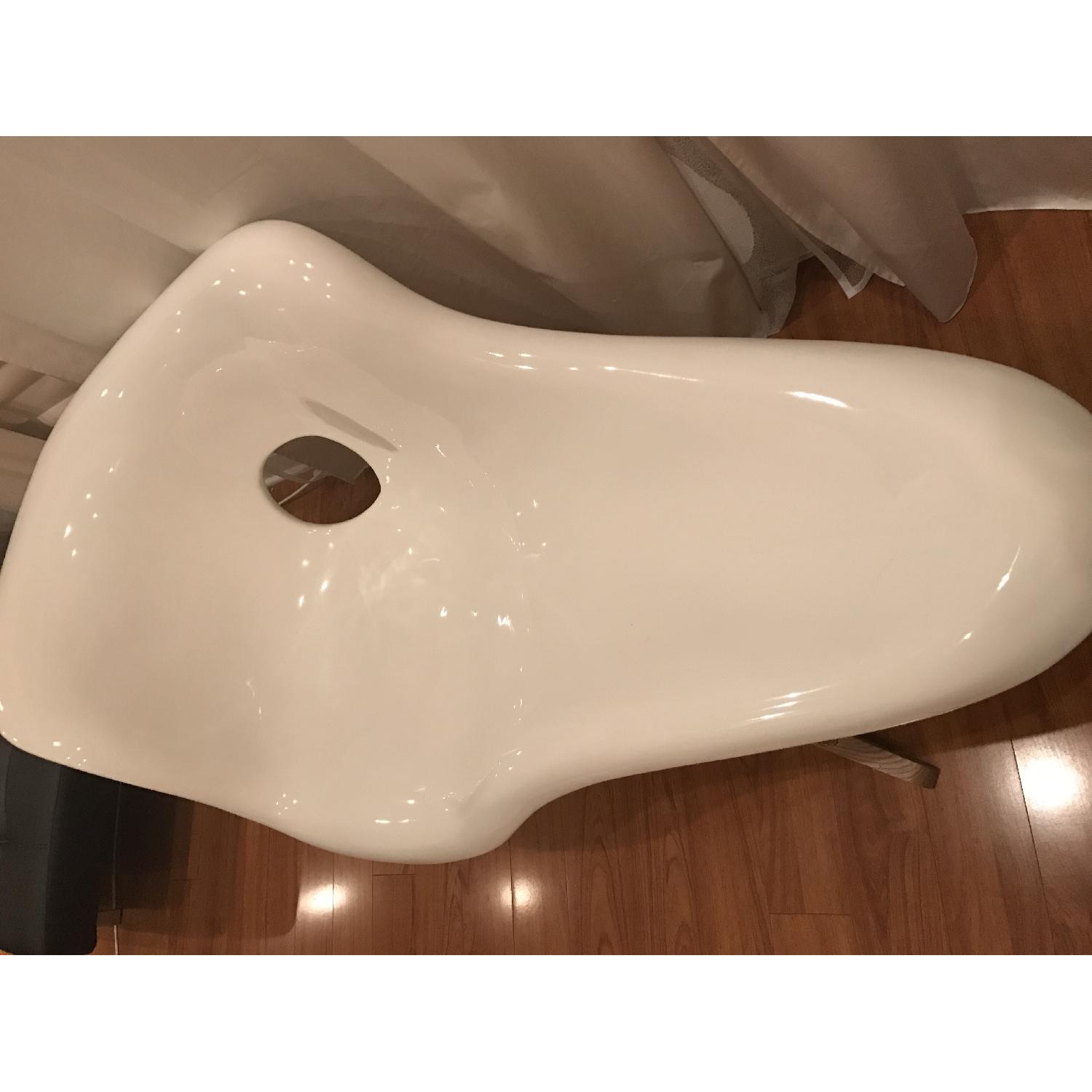 Vitra Eames La Chaise Lounge Reproduction in White - image-5