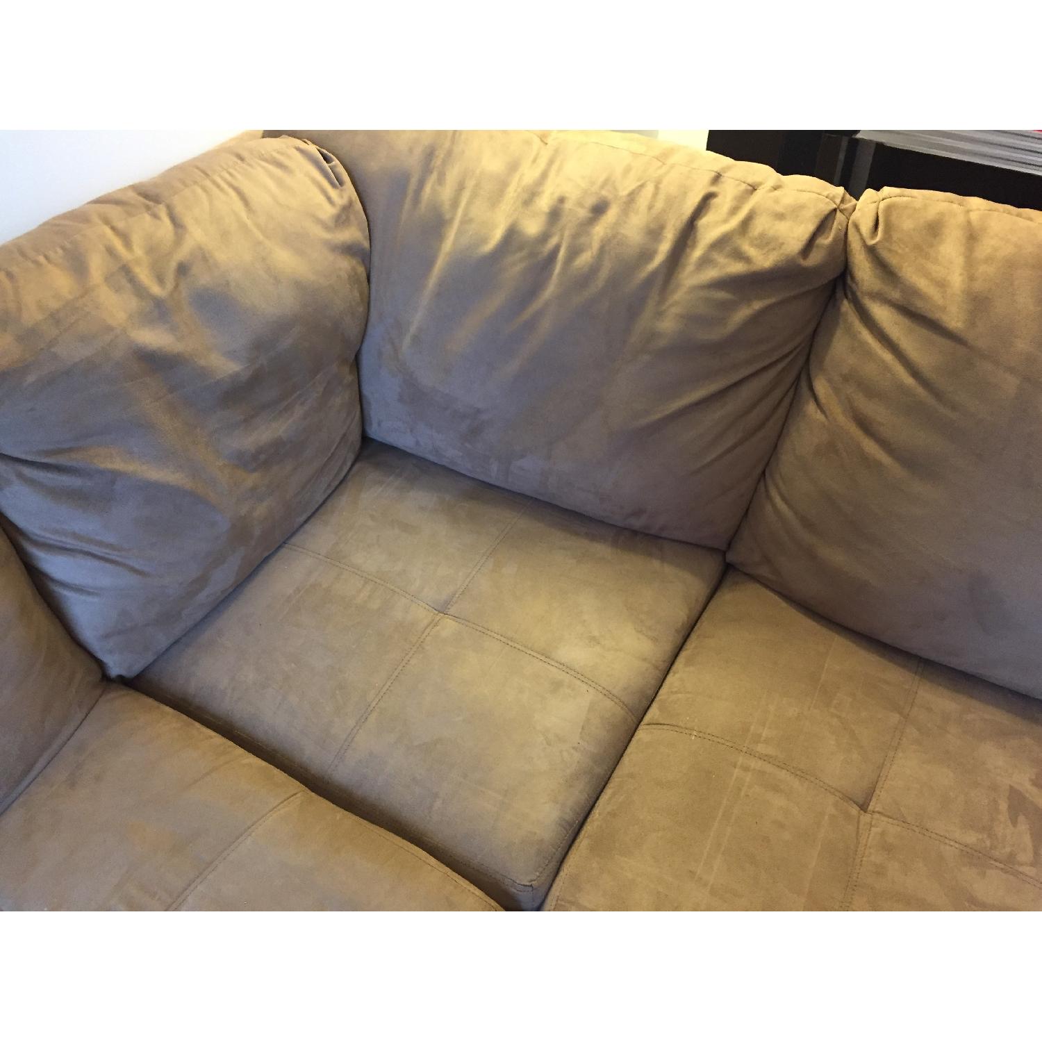 Jennifer Convertibles 2-Piece Sectional + 2 Matching Ottomans - image-4
