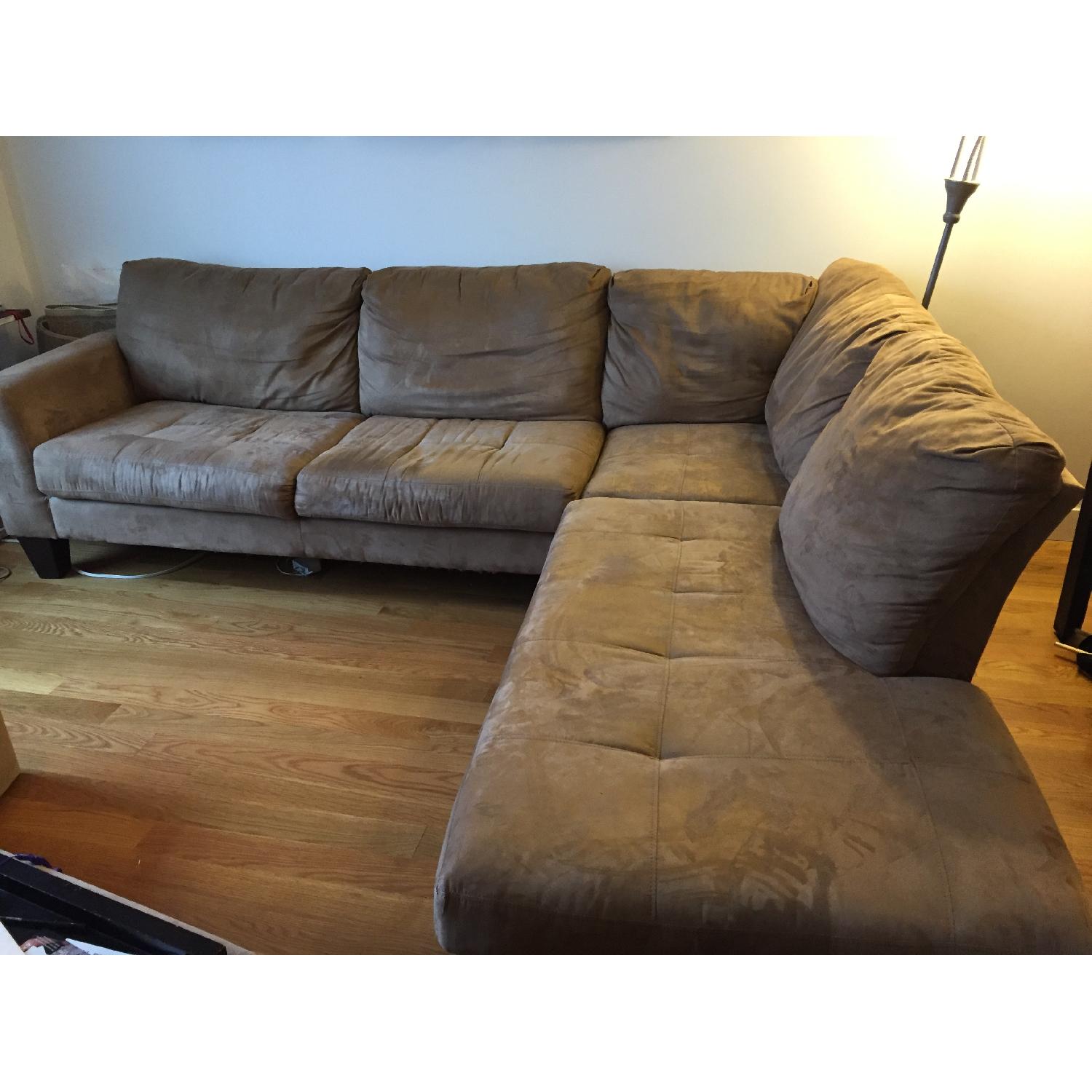 Jennifer Convertibles 2-Piece Sectional + 2 Matching Ottomans - image-5