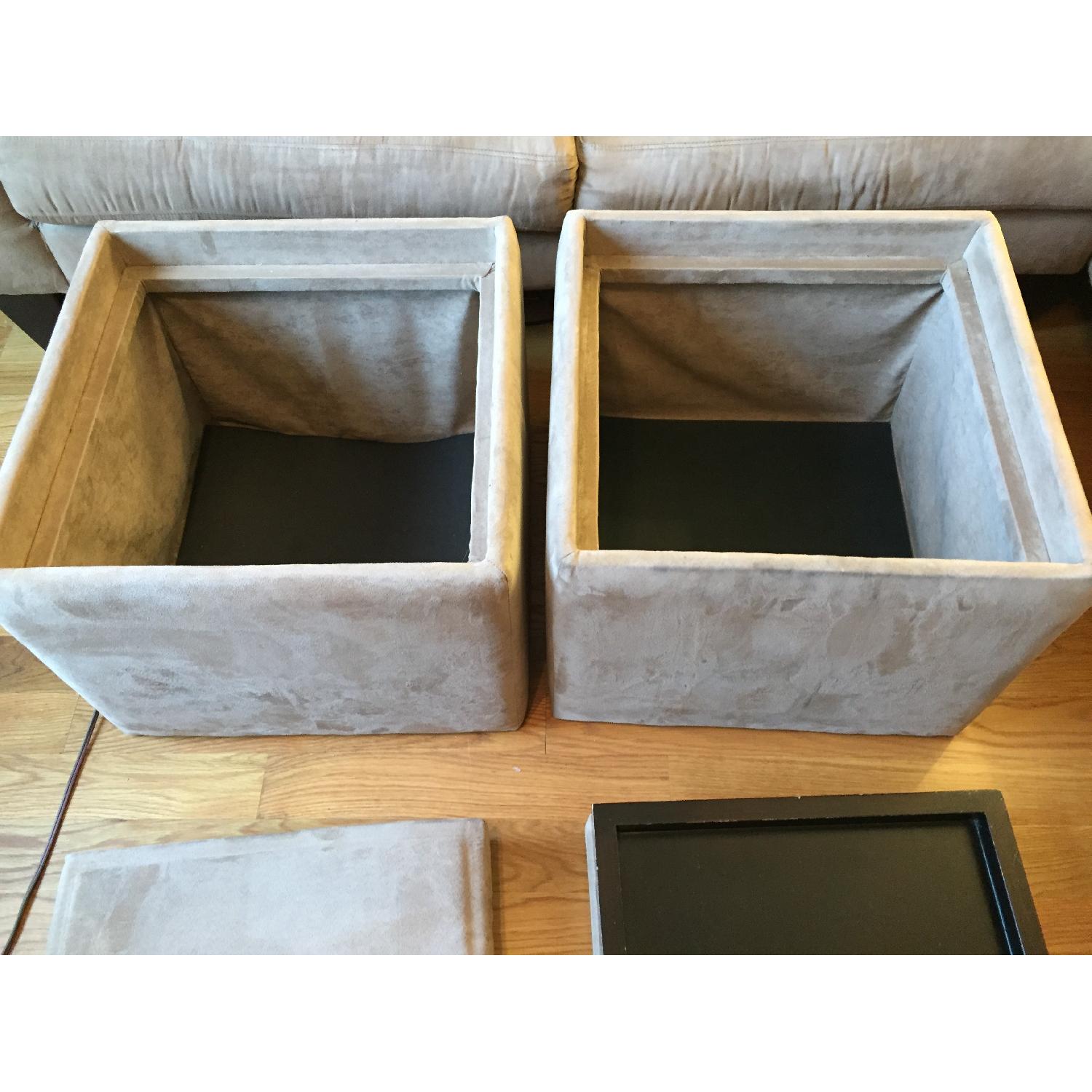 Jennifer Convertibles 2-Piece Sectional + 2 Matching Ottomans - image-7