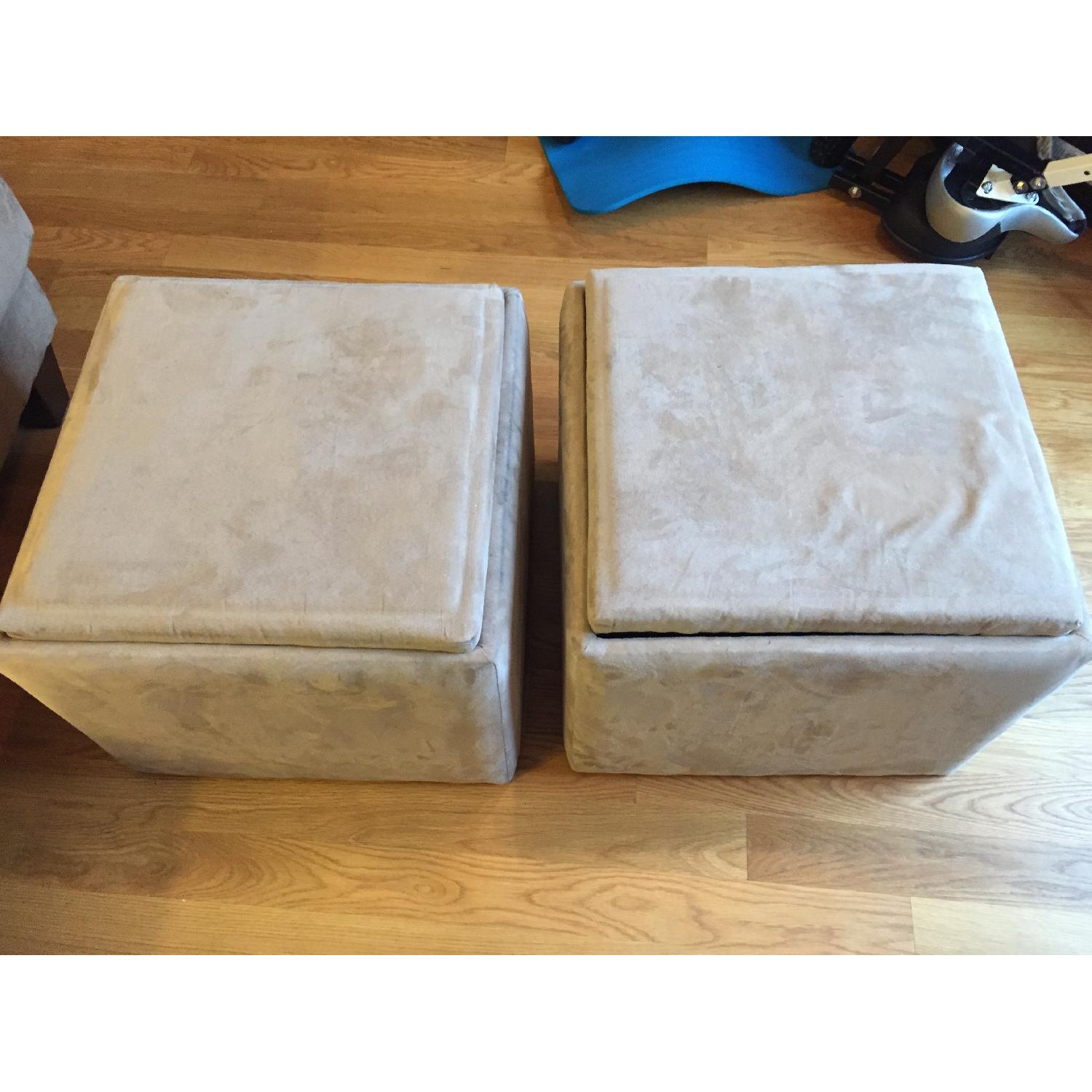Jennifer Convertibles 2-Piece Sectional + 2 Matching Ottomans - image-8