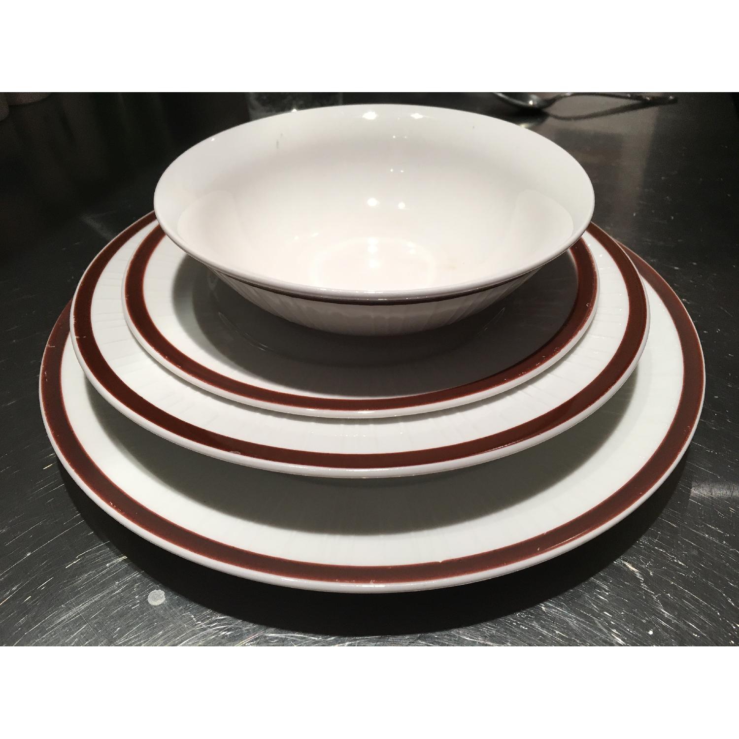 Oneida Dinnerware Dish Set - image-2