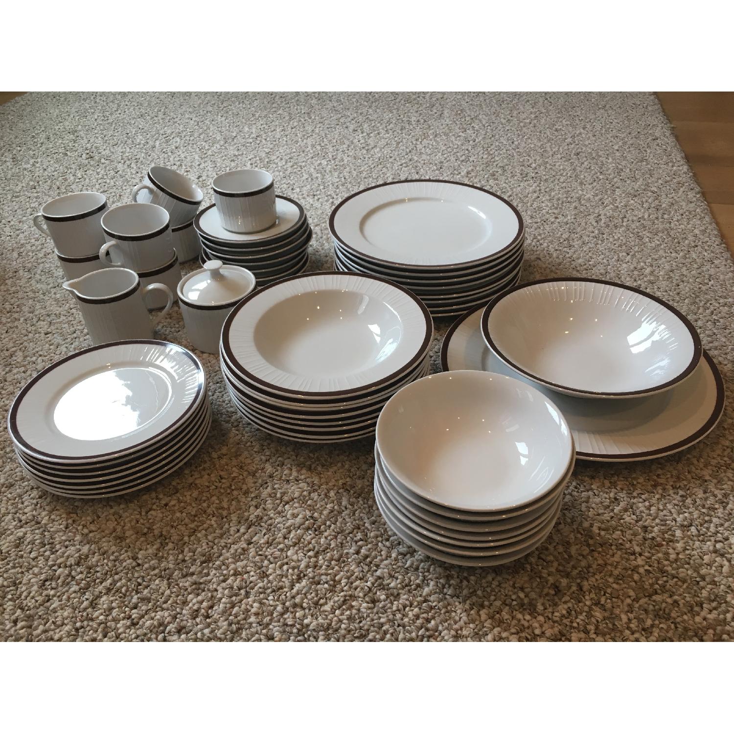 Oneida Dinnerware Dish Set - image-4