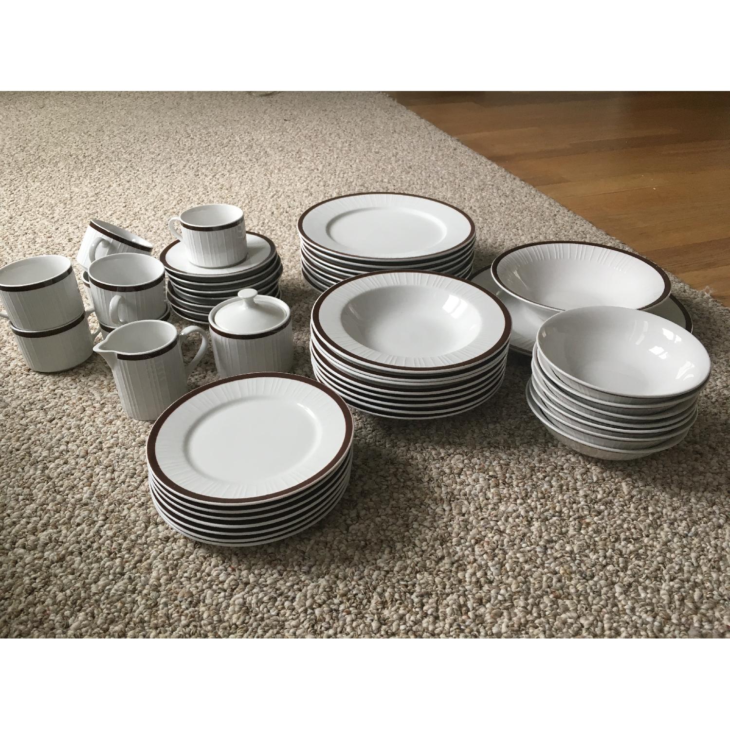 Oneida Dinnerware Dish Set - image-5