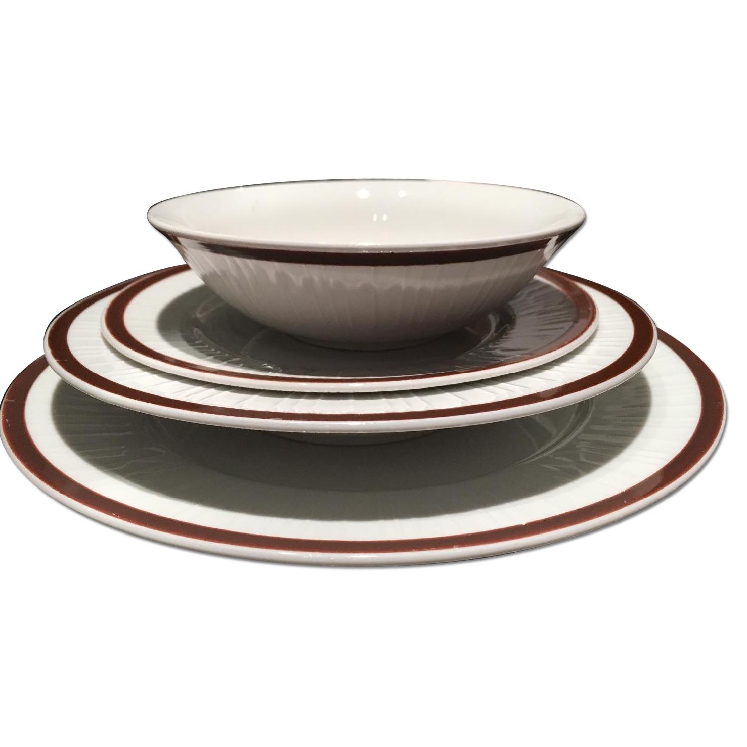 Oneida Dinnerware Dish Set - image-0