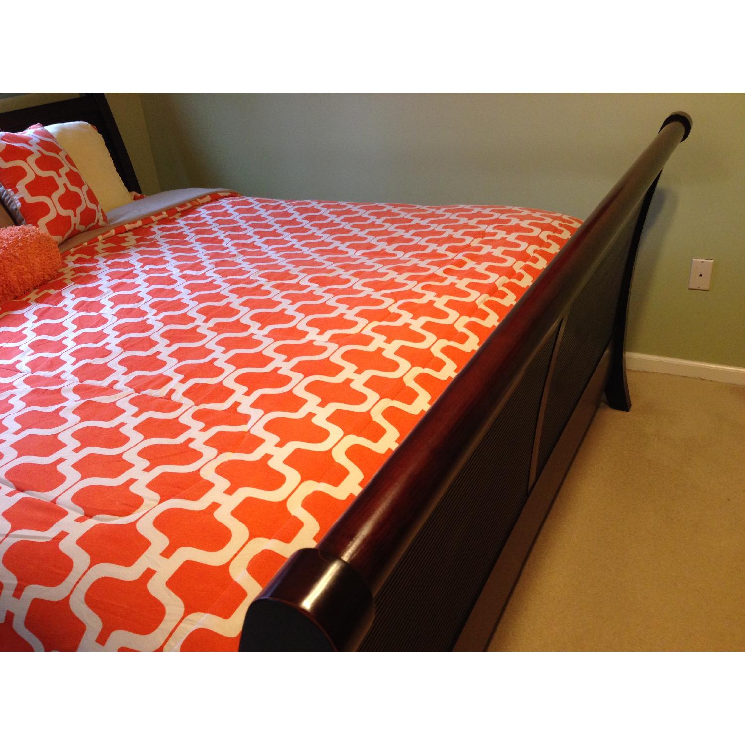 Marlo Furniture Contemporary Sleigh Bedroom Set - image-3