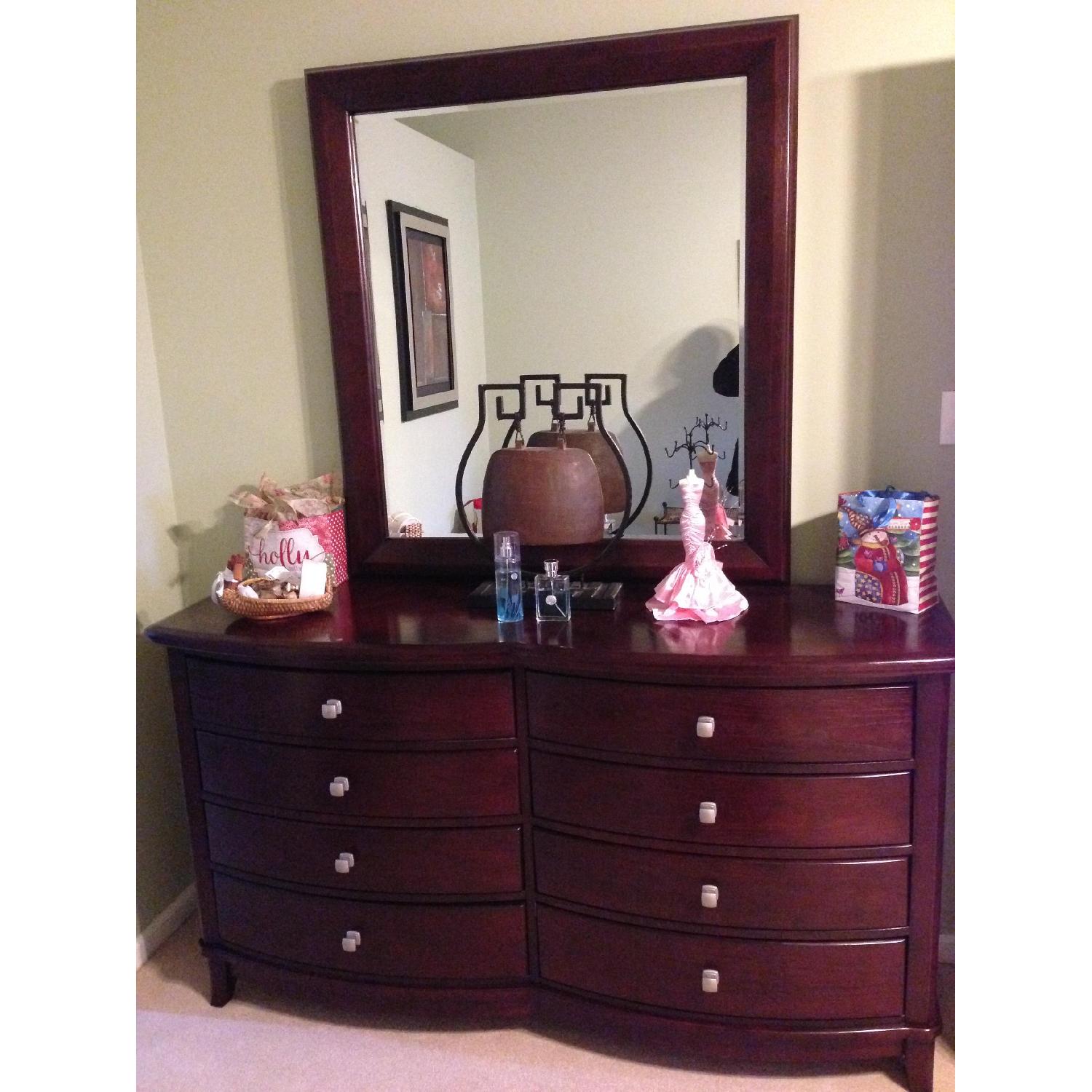 Marlo Furniture Contemporary Sleigh Bedroom Set - image-4