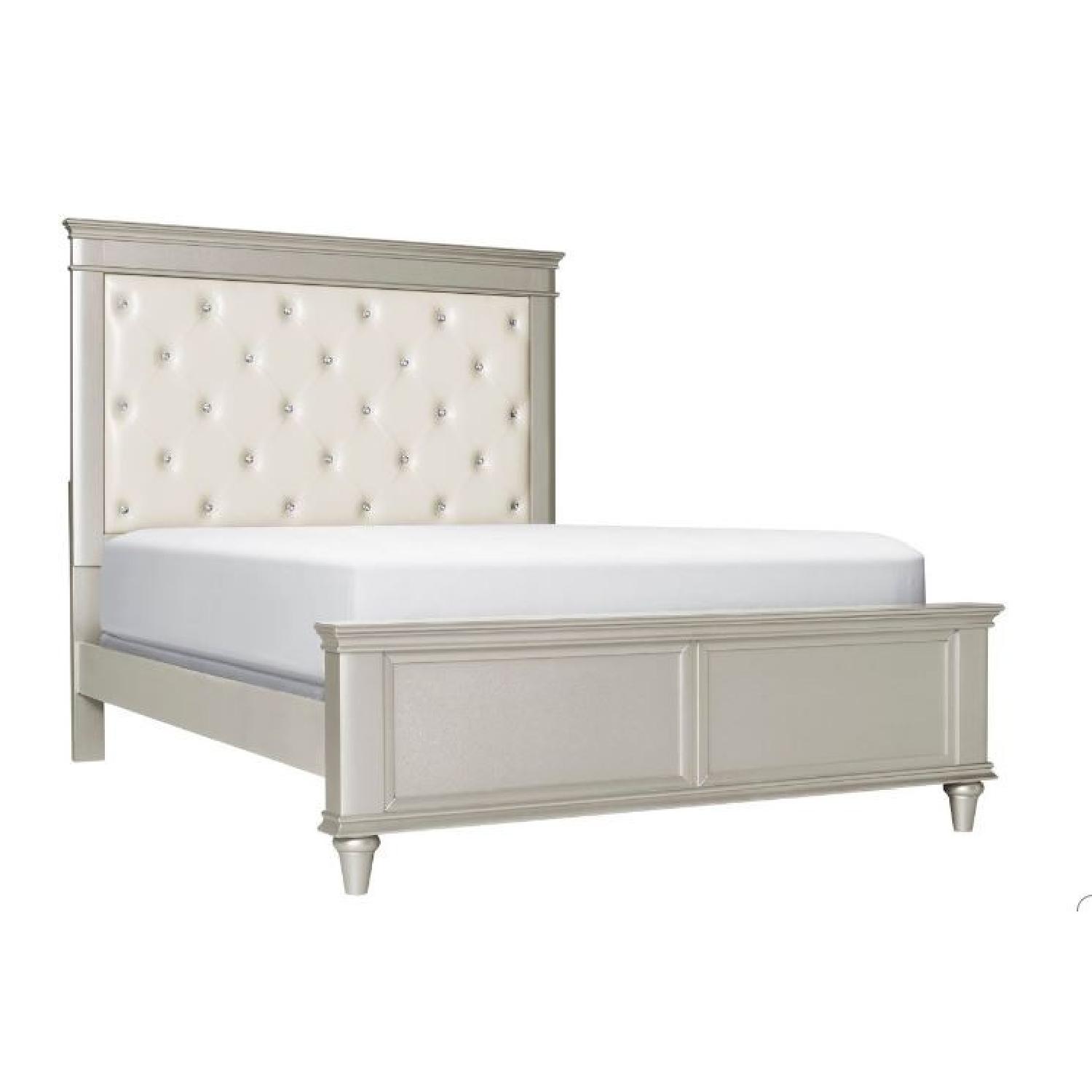Raymour & Flanigan Tufted Queen Size Bed AptDeco