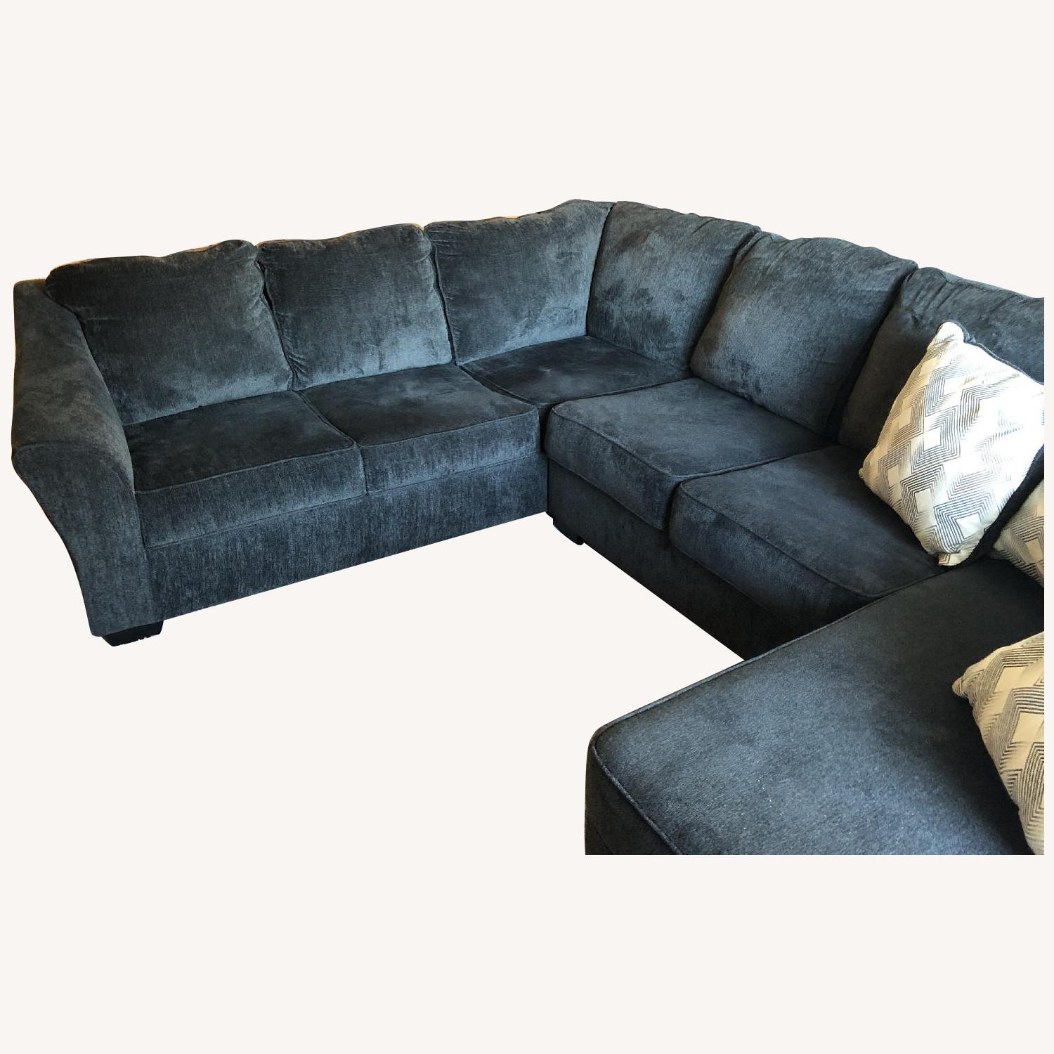 Ashley Eltmann 3 Piece Sectional Sofa w/ Chaise - image-4