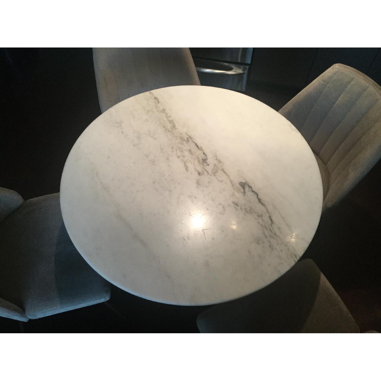 Round Dining Table w/ 4 Chairs - AptDeco