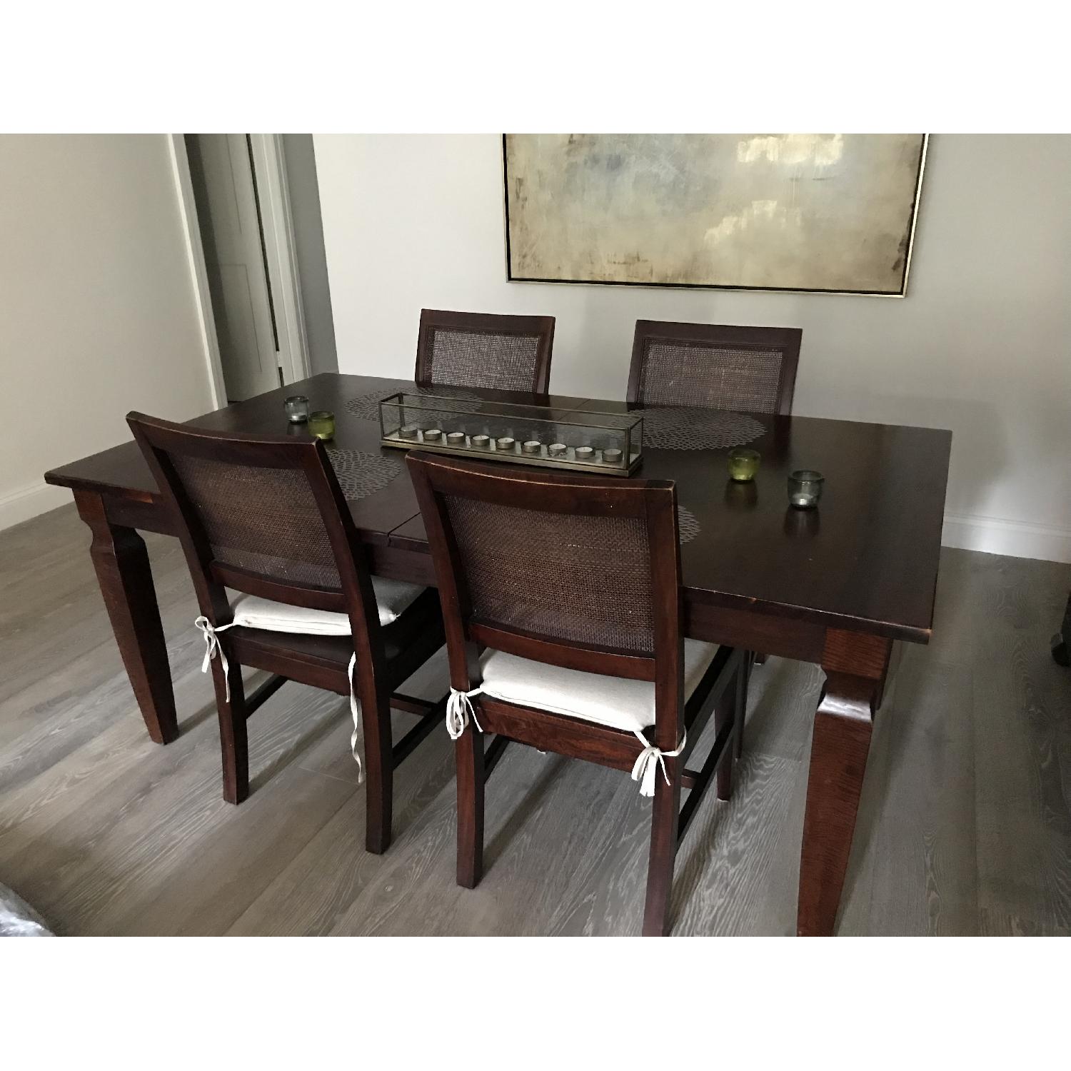 Crate & Barrel Expandable Dining Table w/ 4 Chairs AptDeco
