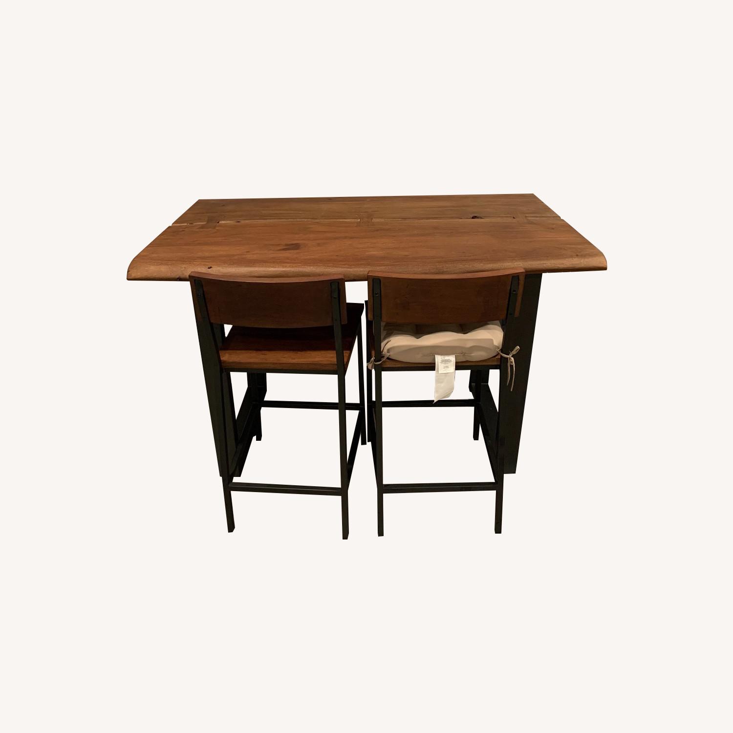 Modern Dining Table with two chairs - AptDeco