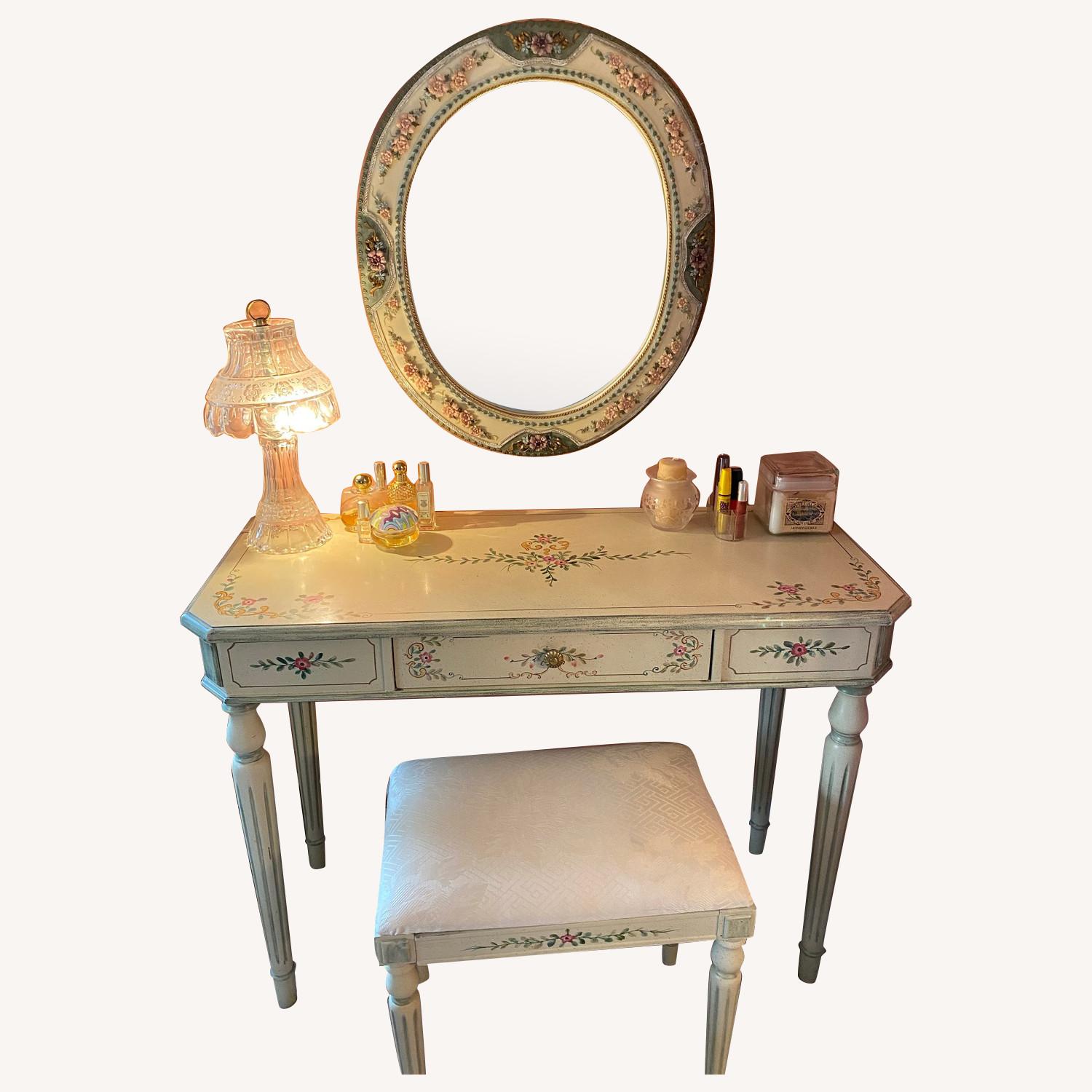 Vanity Table/ stool/ mirror AptDeco