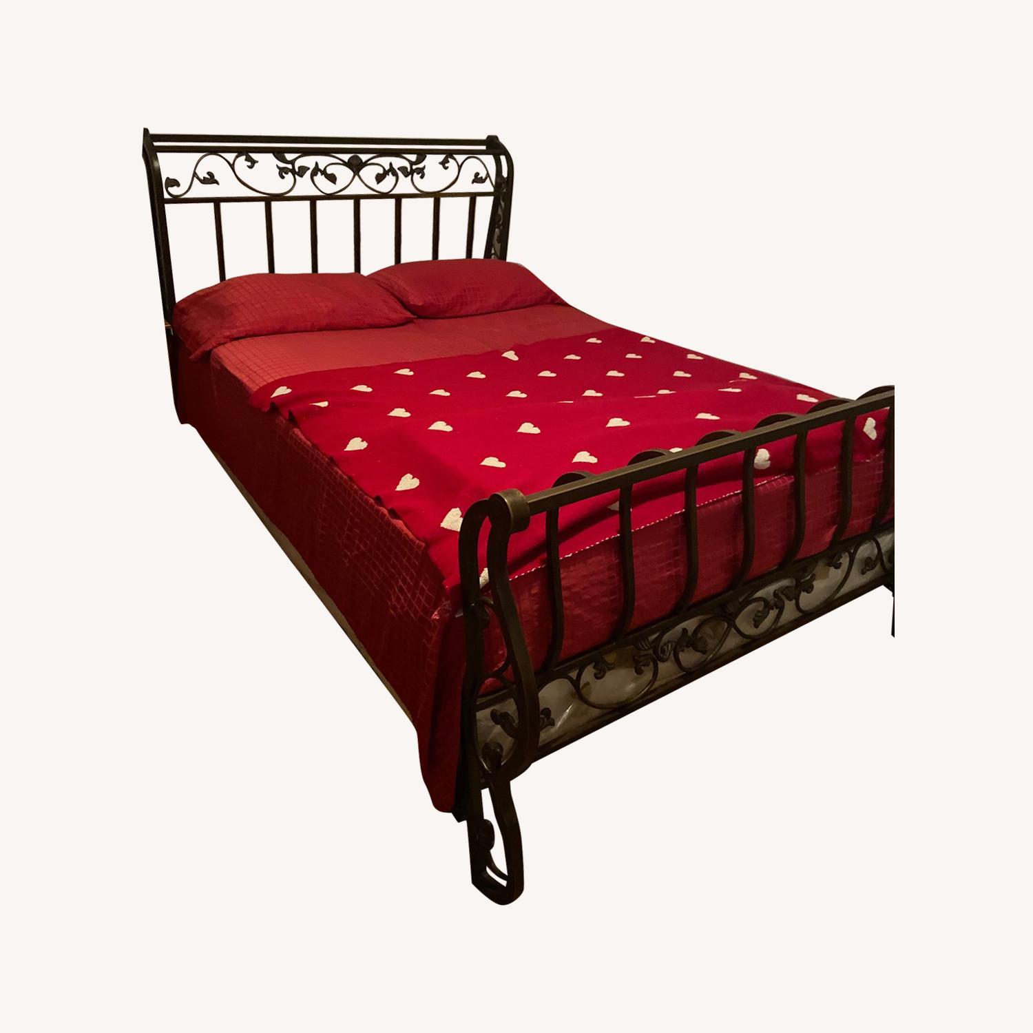 Great Vintage Bed Set AptDeco