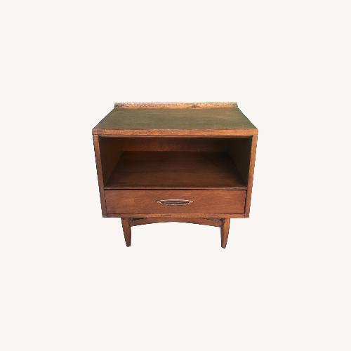 Used Mid century nightstand with single drawer by Broyhill for sale on AptDeco