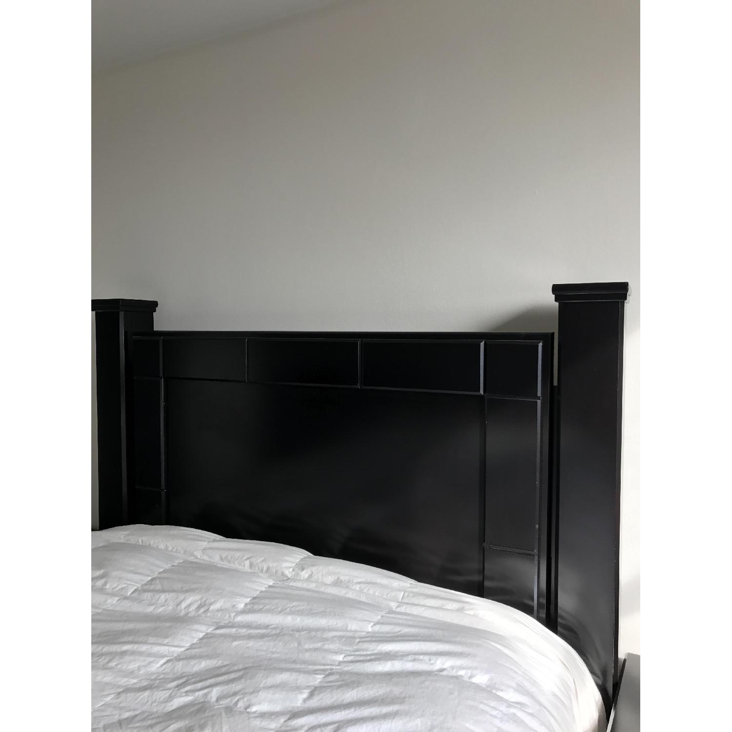 Ashley Furniture Shay Queen Poster Bed - image-3