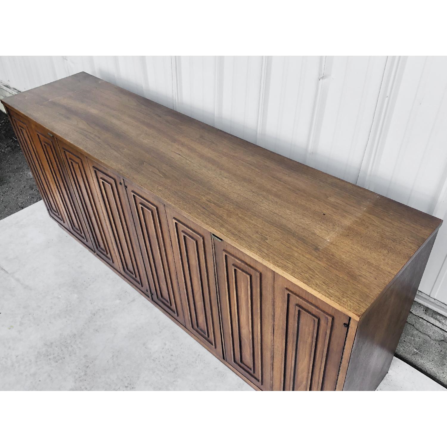 Broyhill Sculptra Mid-Century Modern Two-Piece Breakfront - image-17