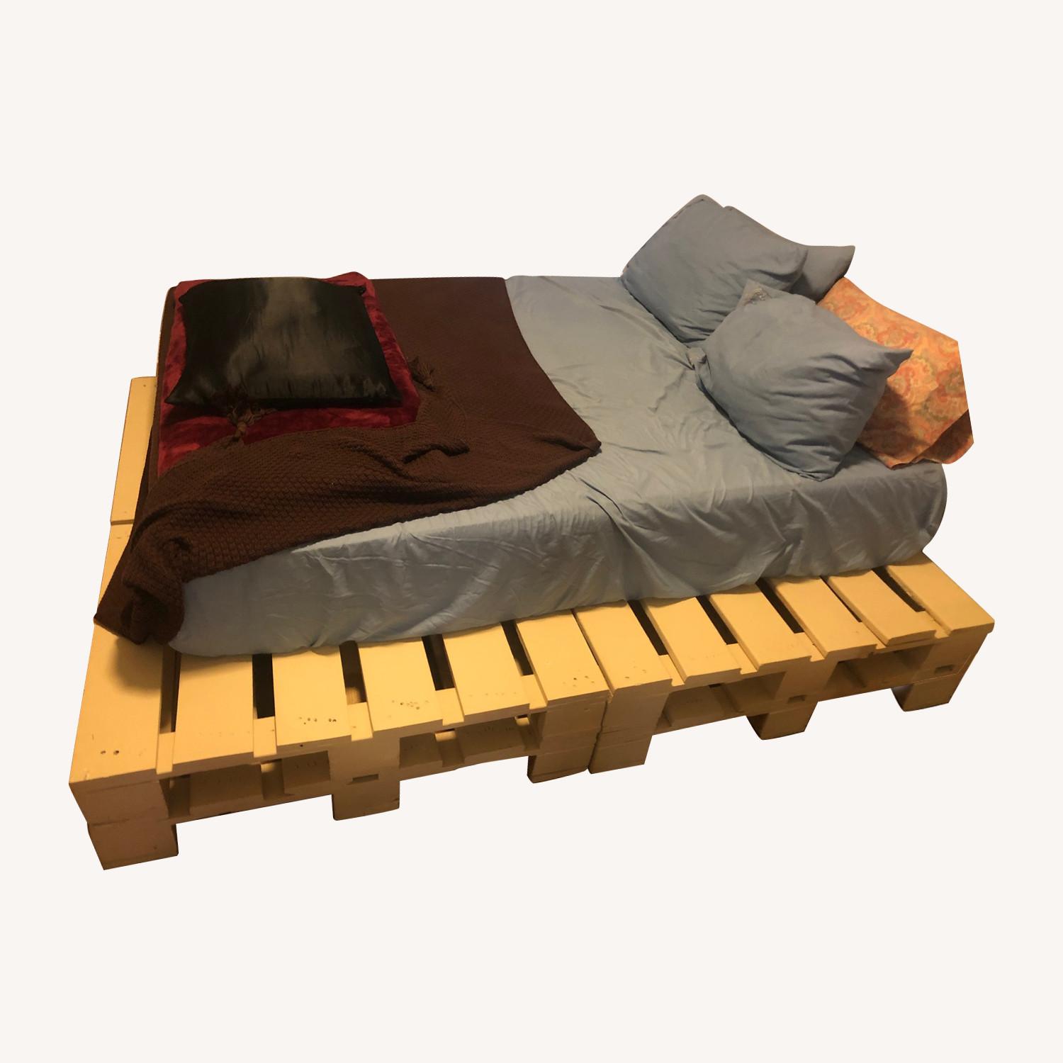 Full Size Custom Made Pallet Bed - image-5