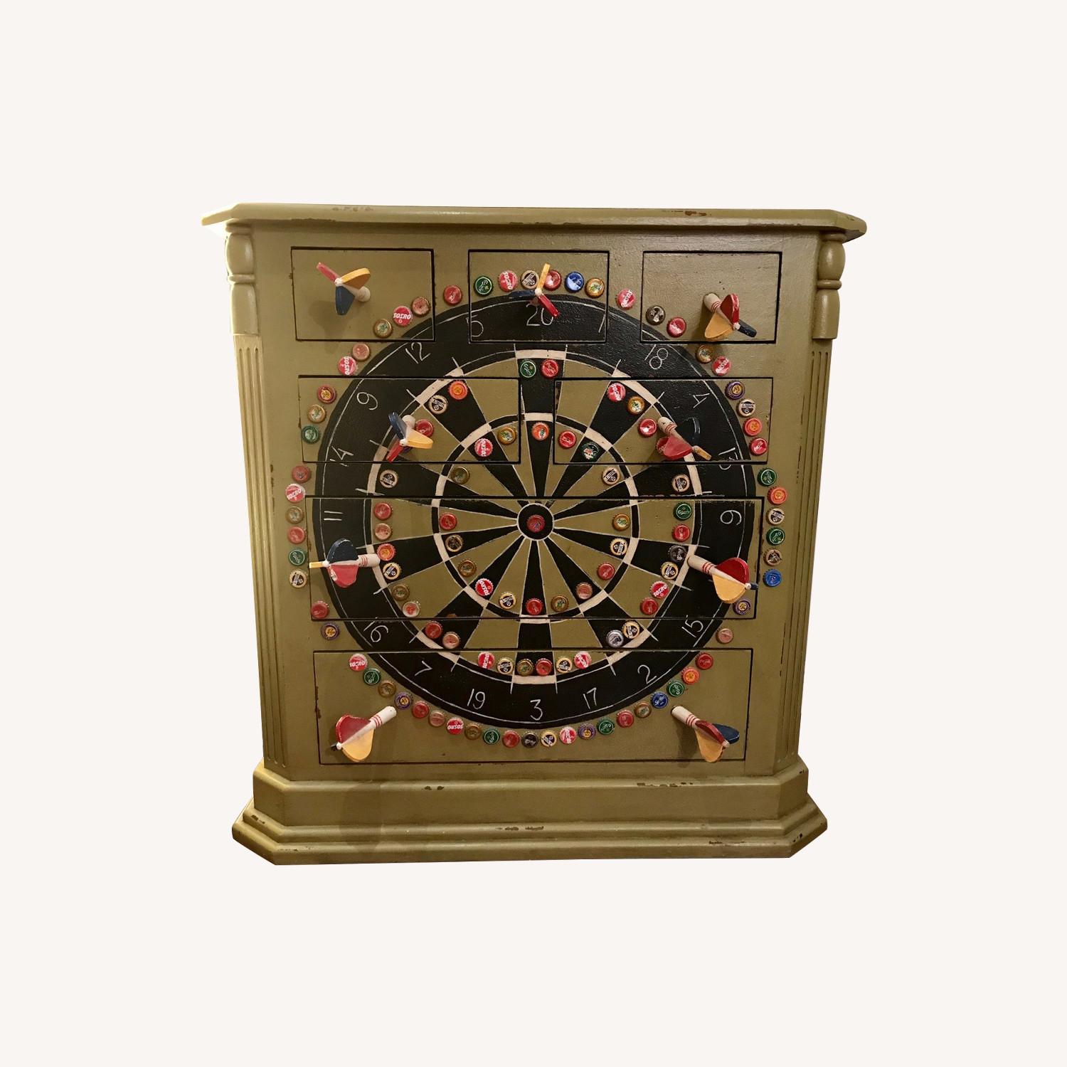 chic-distressed-dartboard-storage-chest-aptdeco