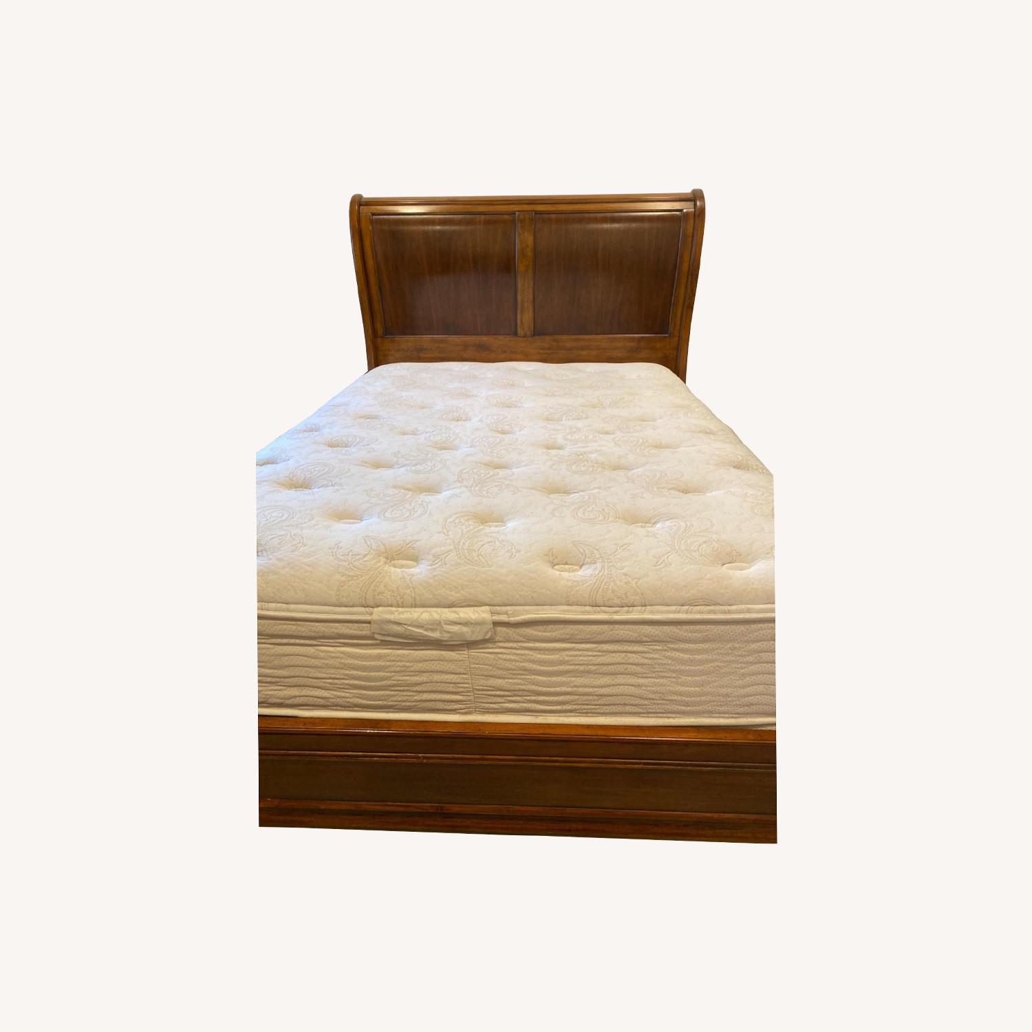 Ethan Allen Queen Sleigh Bed AptDeco