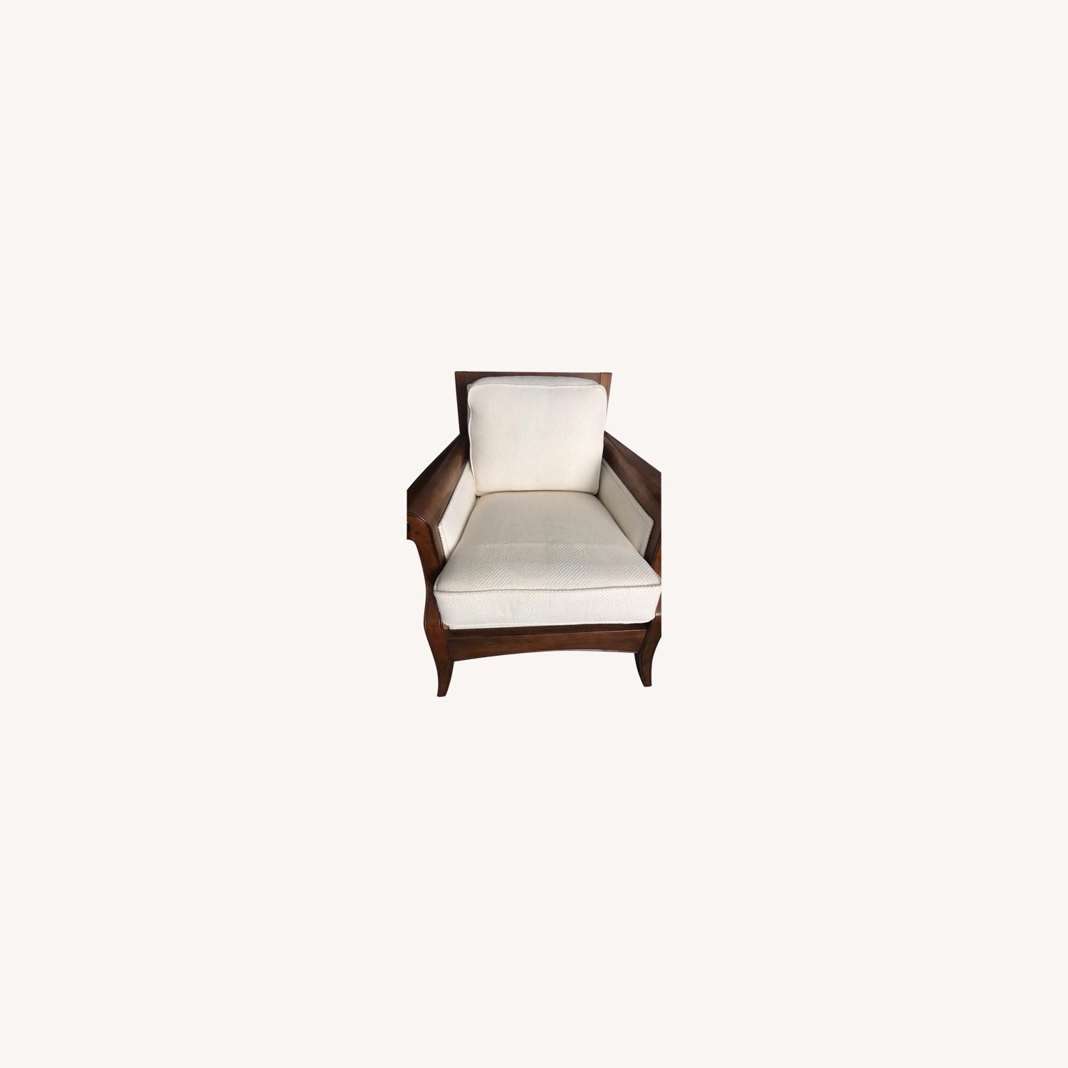 Stylish and Comfortable Living Room Chair - image-0
