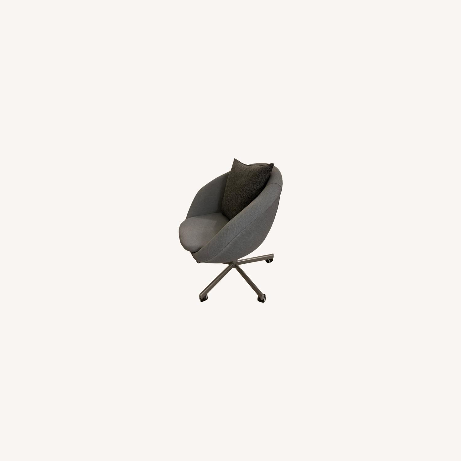 IKEA SKRUVSTA Swivel Chair - AptDeco