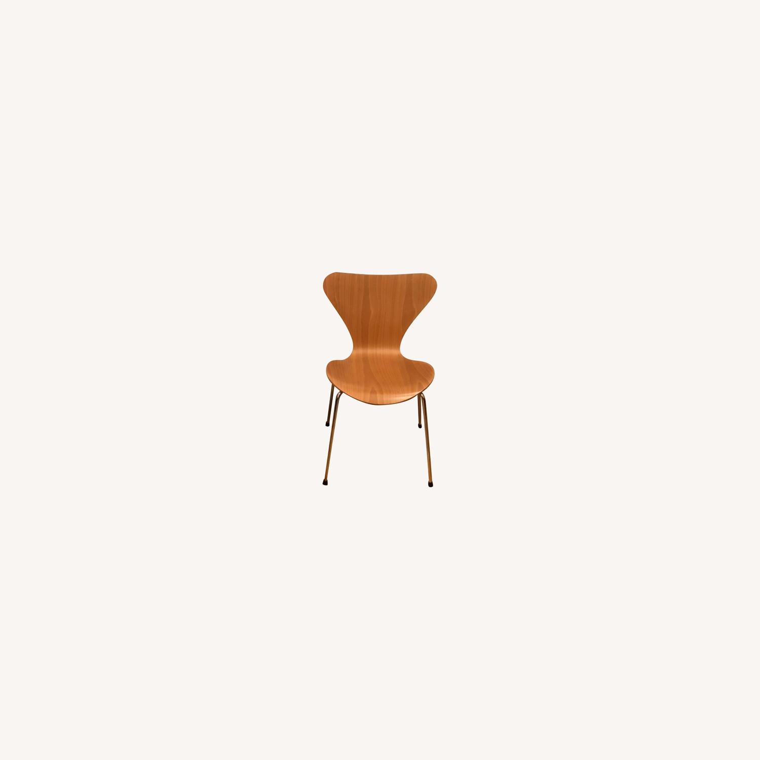 Fritz Hansen Four Series 7 Chairs by Arne Jacobsen - image-0