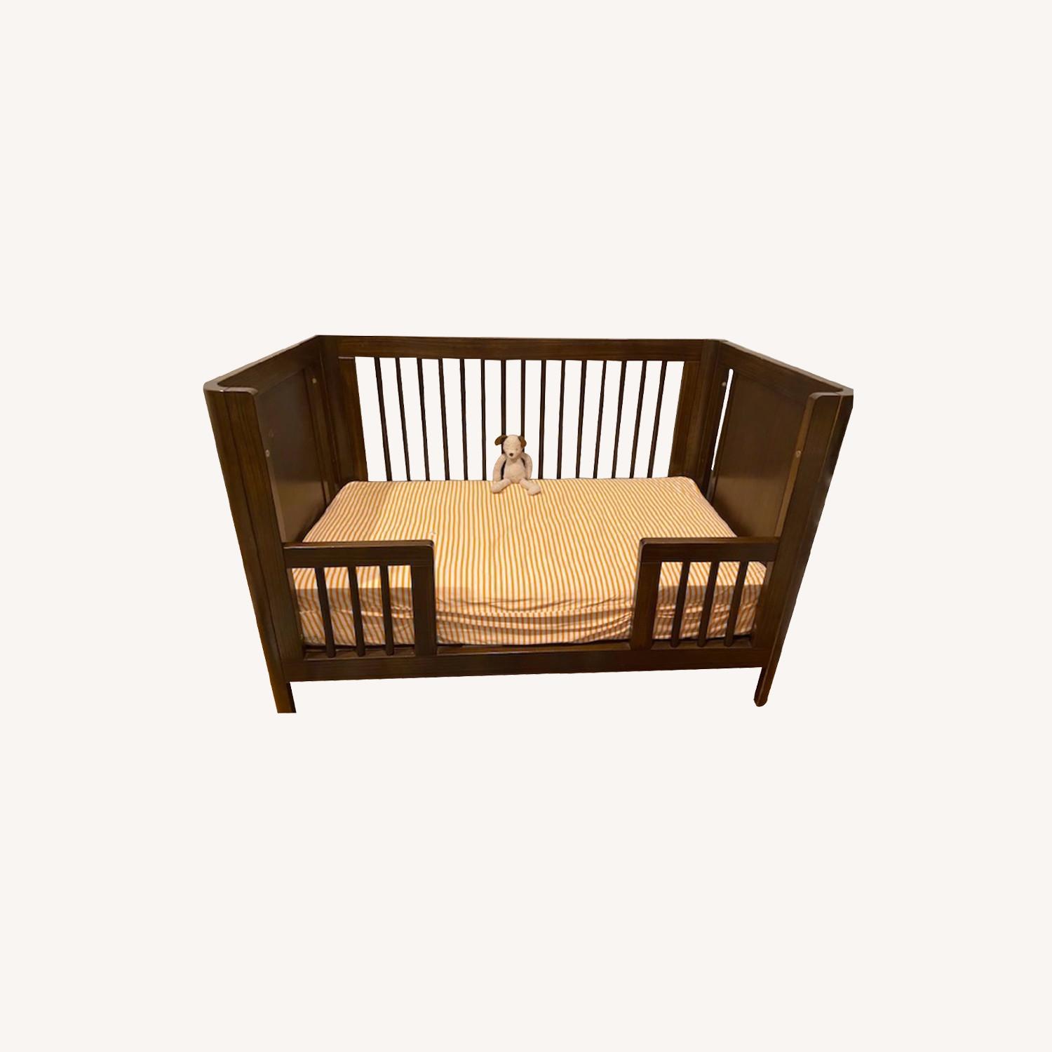 Giggle Harper Crib/Toddler bed (w/conversion kit) - image-0