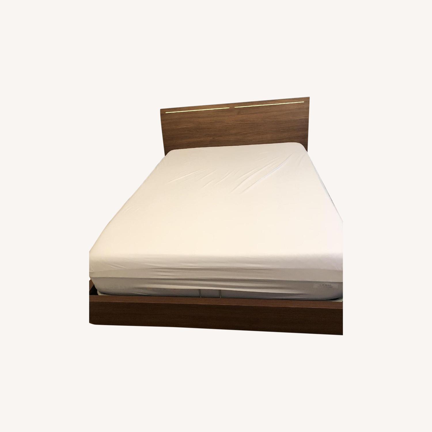King Size Lazzoni Storage Bed - image-0