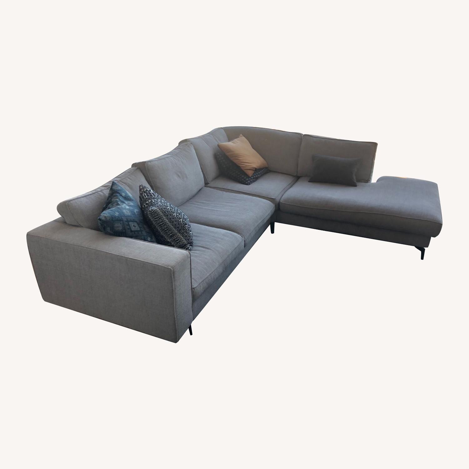 Calligaris Comfortable and Modern L-shaped Sofa - image-0