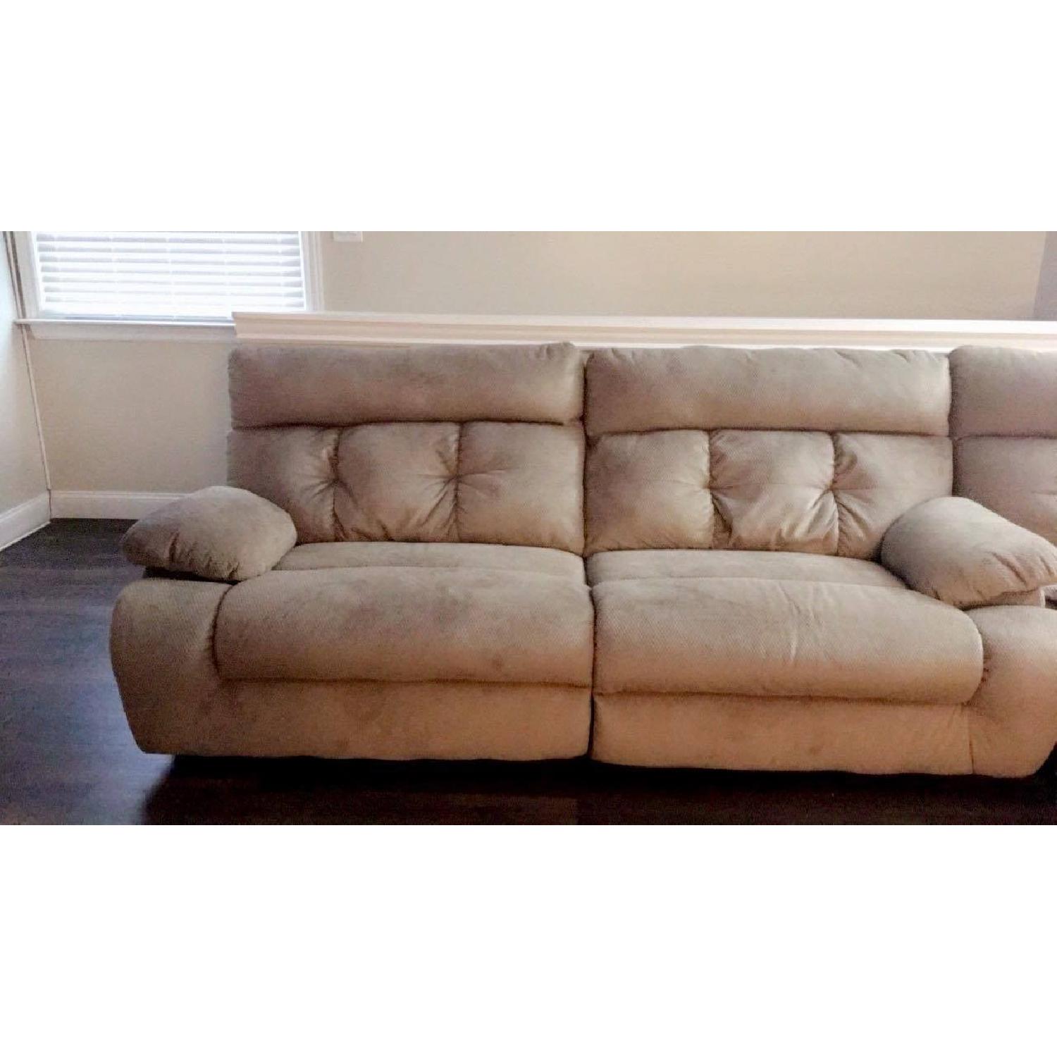 Ashley's Overly 3-Piece Power Reclining Sectional - image-2