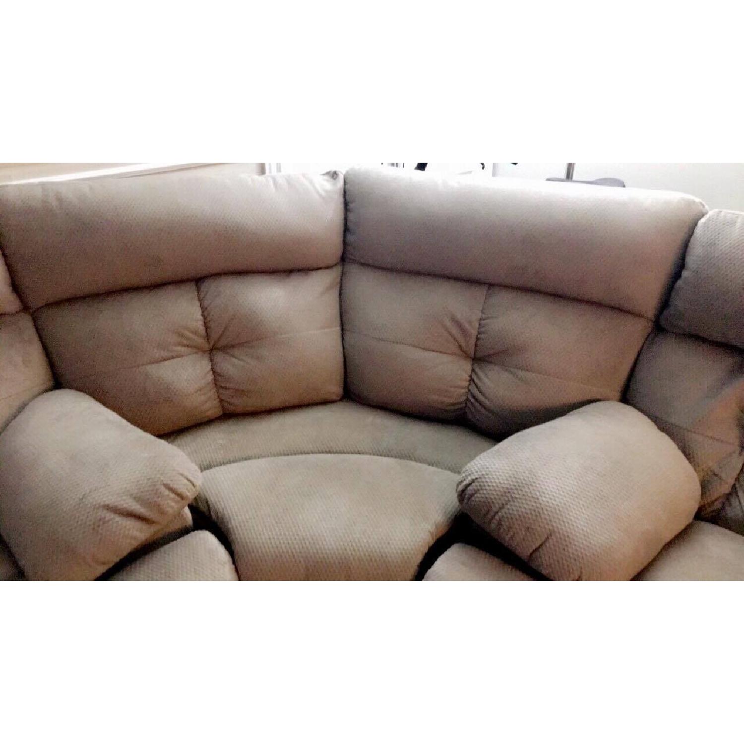 Ashley's Overly 3-Piece Power Reclining Sectional - image-3