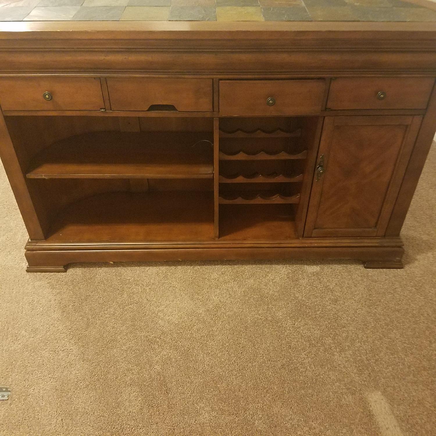 Havertys Bar w/ 2 Bar Stools AptDeco