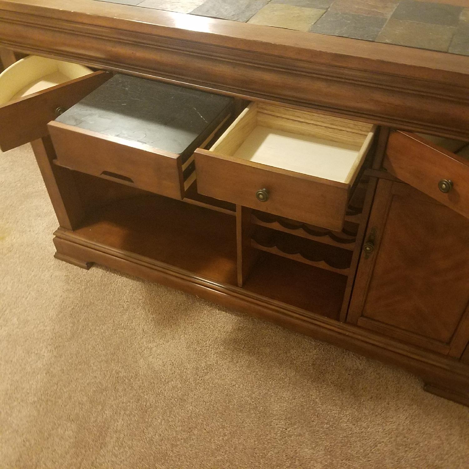 Havertys Bar w/ 2 Bar Stools AptDeco